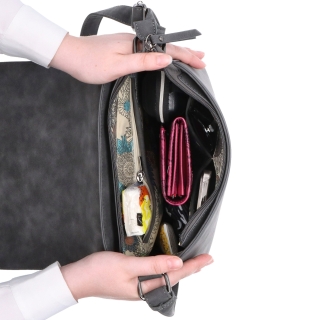 Elegantná crossbody kabelka s chlopňou Tangerin materiál syntetická koža zapínanie na zips farba sivá veľkosť stredná 1115 ANT Vnútro