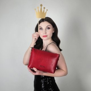 Spoločenská crossbody kabelka s retiazkou Le Sands materiál syntetická koža zapínanie na zips farba červená veľkosť malá 7708 CV Lifestyle