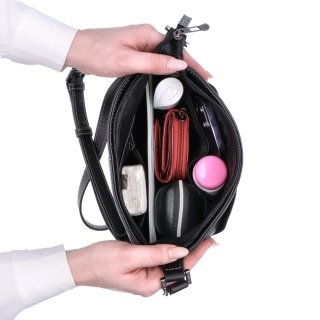 Malá kožená crossbody kabelka s výraznejším prešívaním Noelia Bolger materiál kože zapínanie na zips farba čierna veľkosť malá NB 3004 C Vnútro