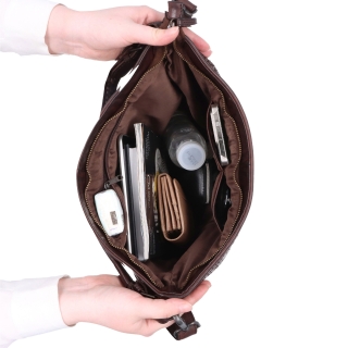 Jemne prepletaná kožená hobo kabelka Noelia Bolger materiál kože zapínanie na zips farba hnedá veľkosť stredná NB 2015 H Vnútro