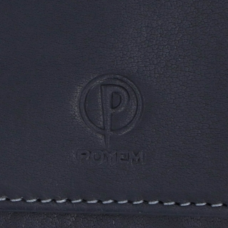 Elegantná peňaženka z pravej kože Poyem materiál kože zapínanie na cvok farba čierna veľkosť malá 5241 Poyem C Logo