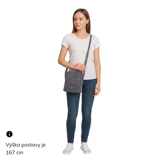 Malá elegantná kabelka s minimalistickým dizajnom Tangerin materiál syntetická koža zapínanie na zips farba hnedá veľkosť malá 1107 H Na postave