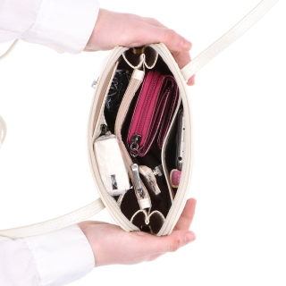 Kožená crossbody kabelka s premysleným členením Noelia Bolger materiál kože zapínanie na zips farba biela veľkosť malá NB 0115 OW Vnútro