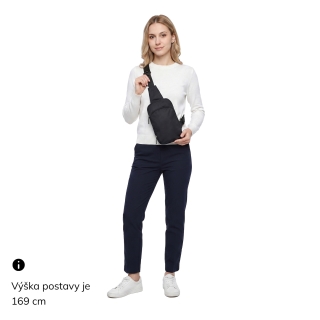 Praktická crossbody taška na mobilný telefón a peňaženku Carmelo materiál nylon zapínanie na zips farba čierna veľkosť malá 6600 C Na postave