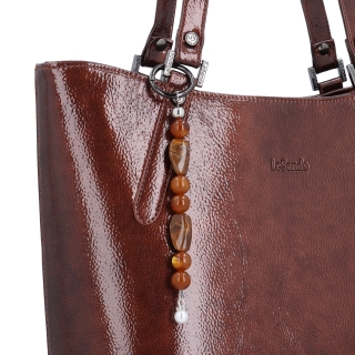 Syntetická shopper kabelka s príveskom Le Sands materiál syntetická koža zapínanie na zips farba hnedá veľkosť veľká 4643 H Detail