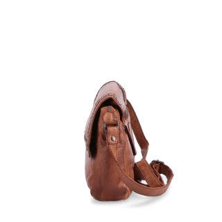 Dizajnová kožená crossbody kabelka s chlopňou Noelia Bolger materiál kože zapínanie na zips farba koňaková veľkosť malá NB 2026 KO Z boku