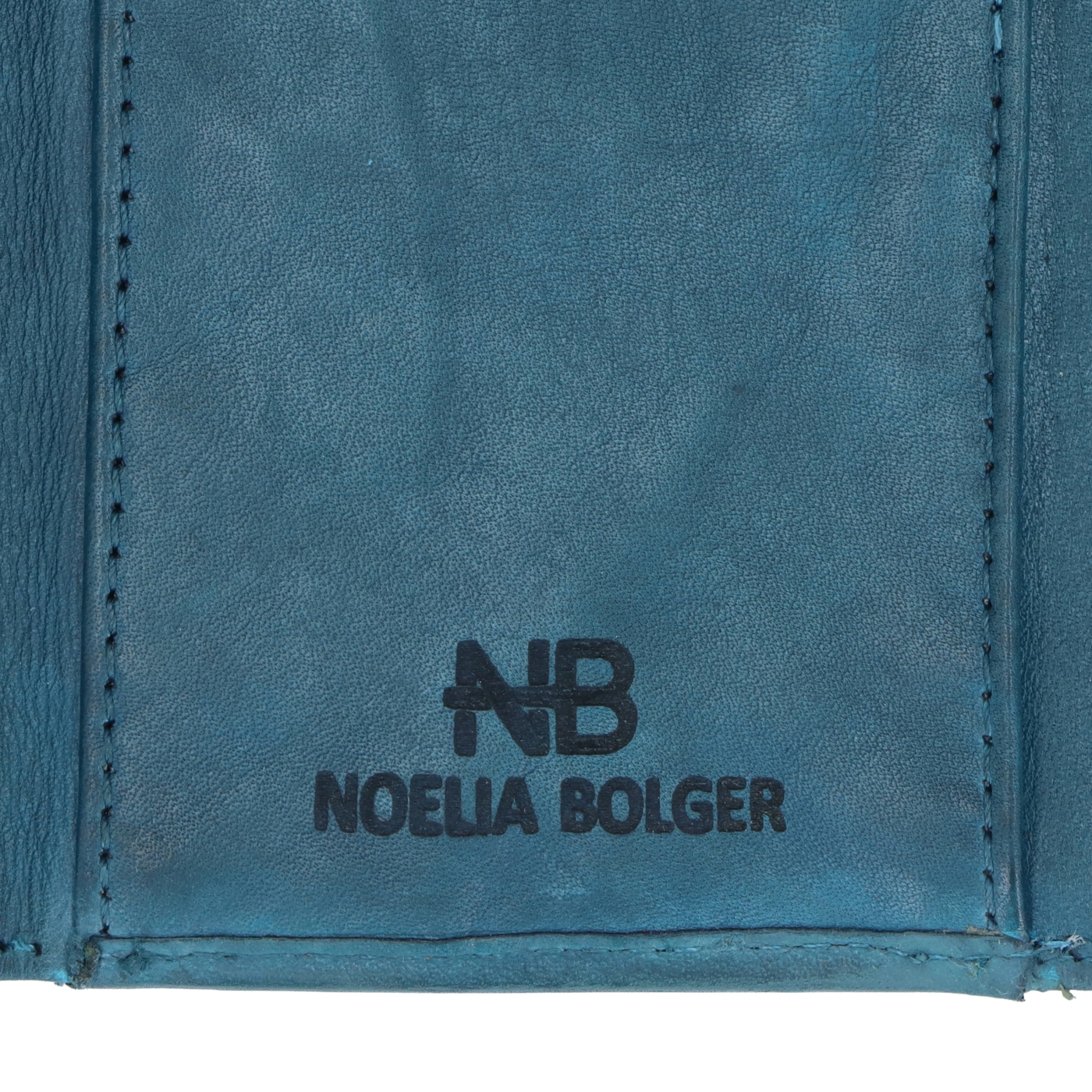 Minimalistická kožená peňaženka s prešívaním Noelia Bolger materiál kože zapínanie na cvok farba tyrkysová veľkosť malá 5129 NB TYR Logo