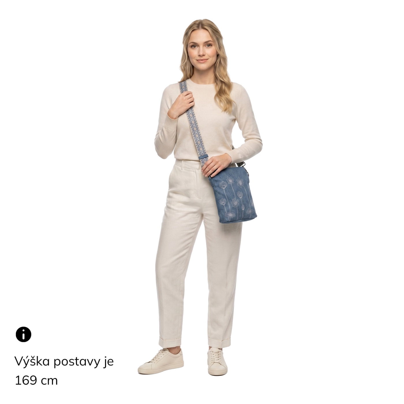 Crossbody kabelka s dekoratívnym vzorom a širokým popruhom Indee materiál syntetická koža zapínanie na zips farba modrá veľkosť malá 6343 M Na postave
