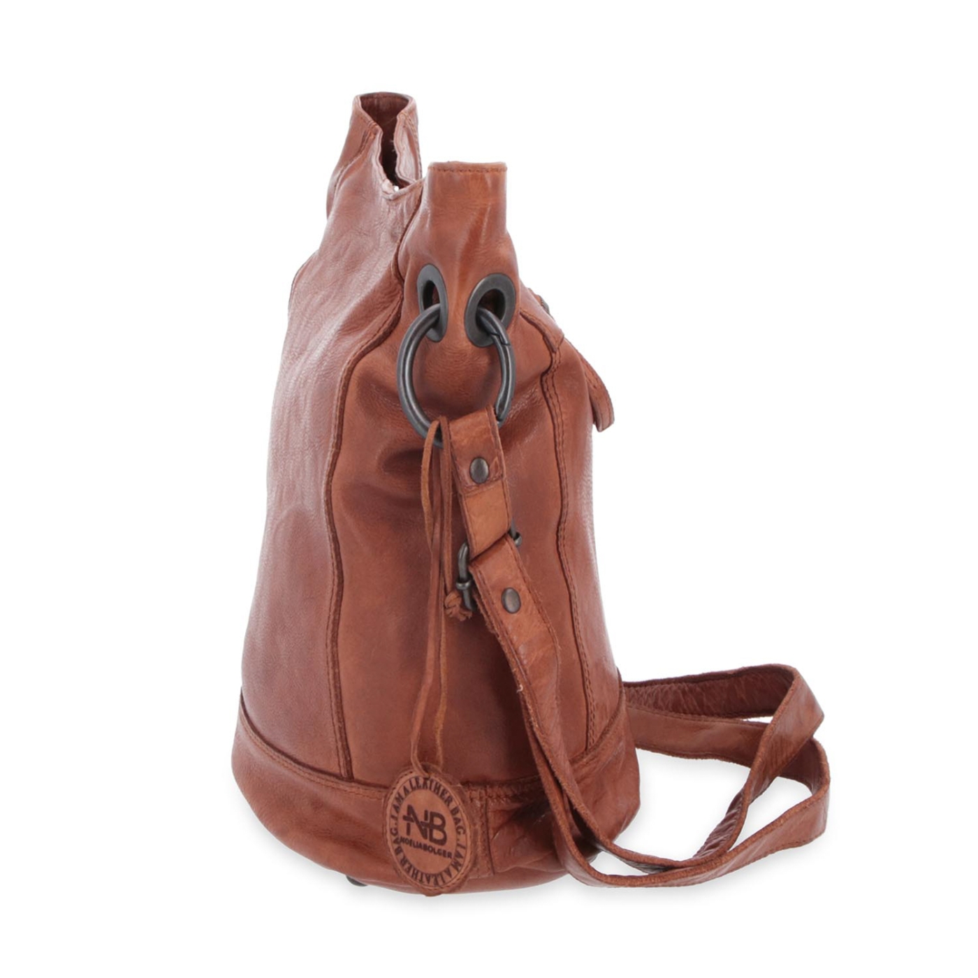 Kožená crossbody kabelka s dizajnovým prešívaním Noelia Bolger materiál kože zapínanie na zips farba koňaková veľkosť stredná NB 2089 KO Z boku
