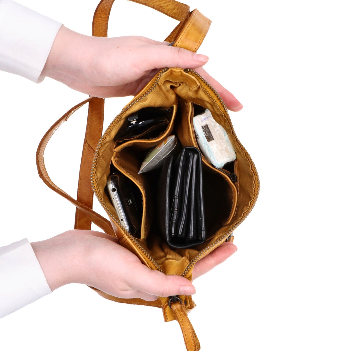 Malá kožená crossbody s prešívaním Noelia Bolger materiál kože zapínanie na zips farba žltá veľkosť malá NB 2086 ZLU Vnútro