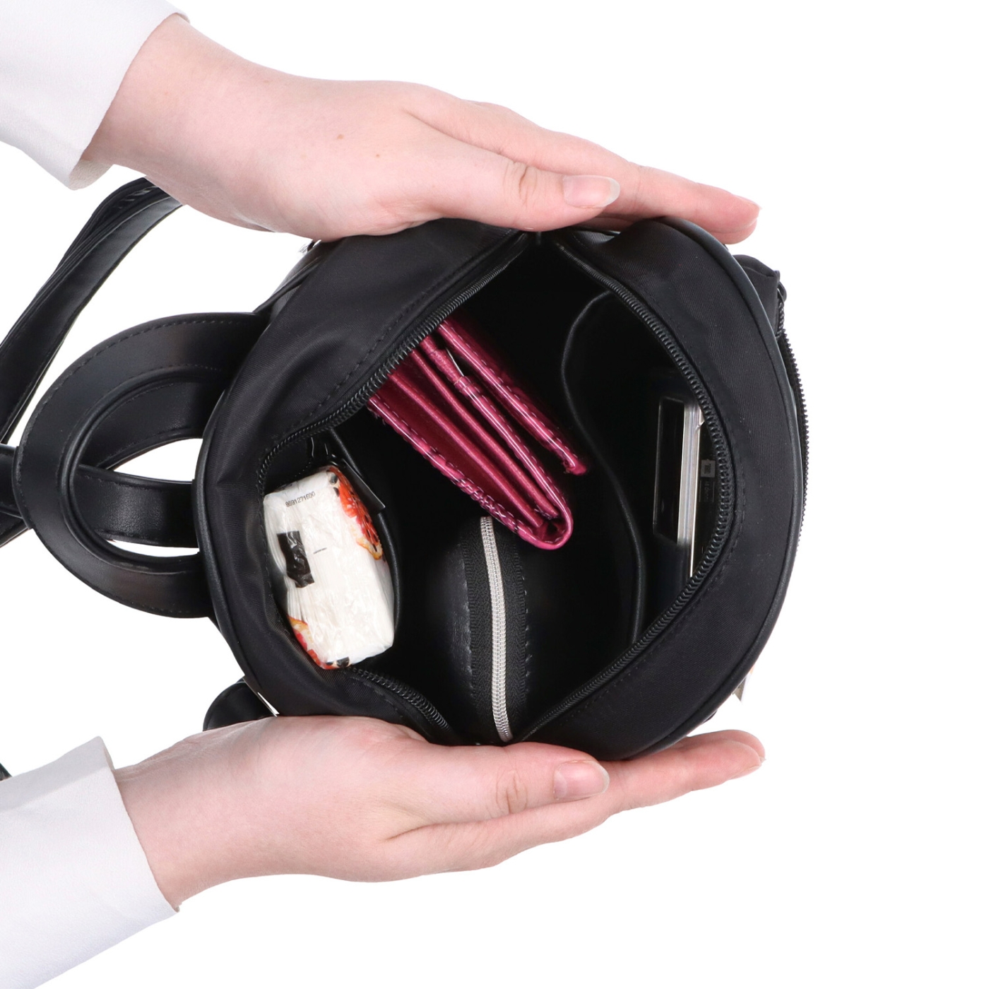 Malý nylonový batoh pre ženy Carmelo materiál nylon zapínanie na zips farba čierna veľkosť malá 6604 C Vnútro