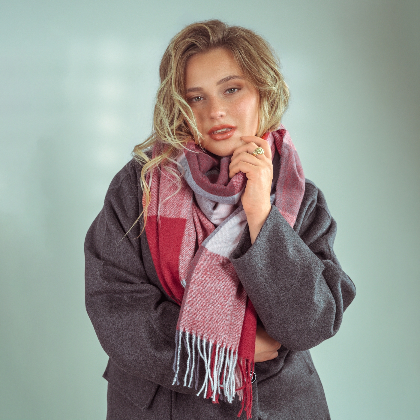 Príjemný šál s károvaným vzorom Noelia Bolger materiál Polyester s prímesou vlny farba multicolor KZ002 - 06 Lifestyle