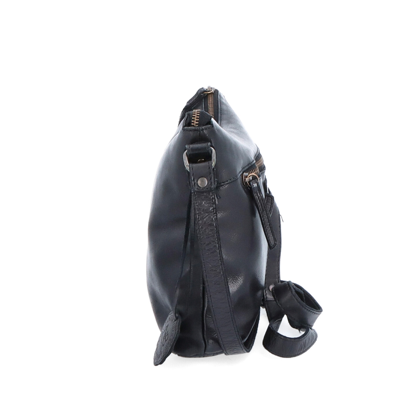 Kožená crossbody kabelka s moderným dizajnom Noelia Bolger materiál kože zapínanie na zips farba čierna veľkosť malá NB 2400 C Z boku