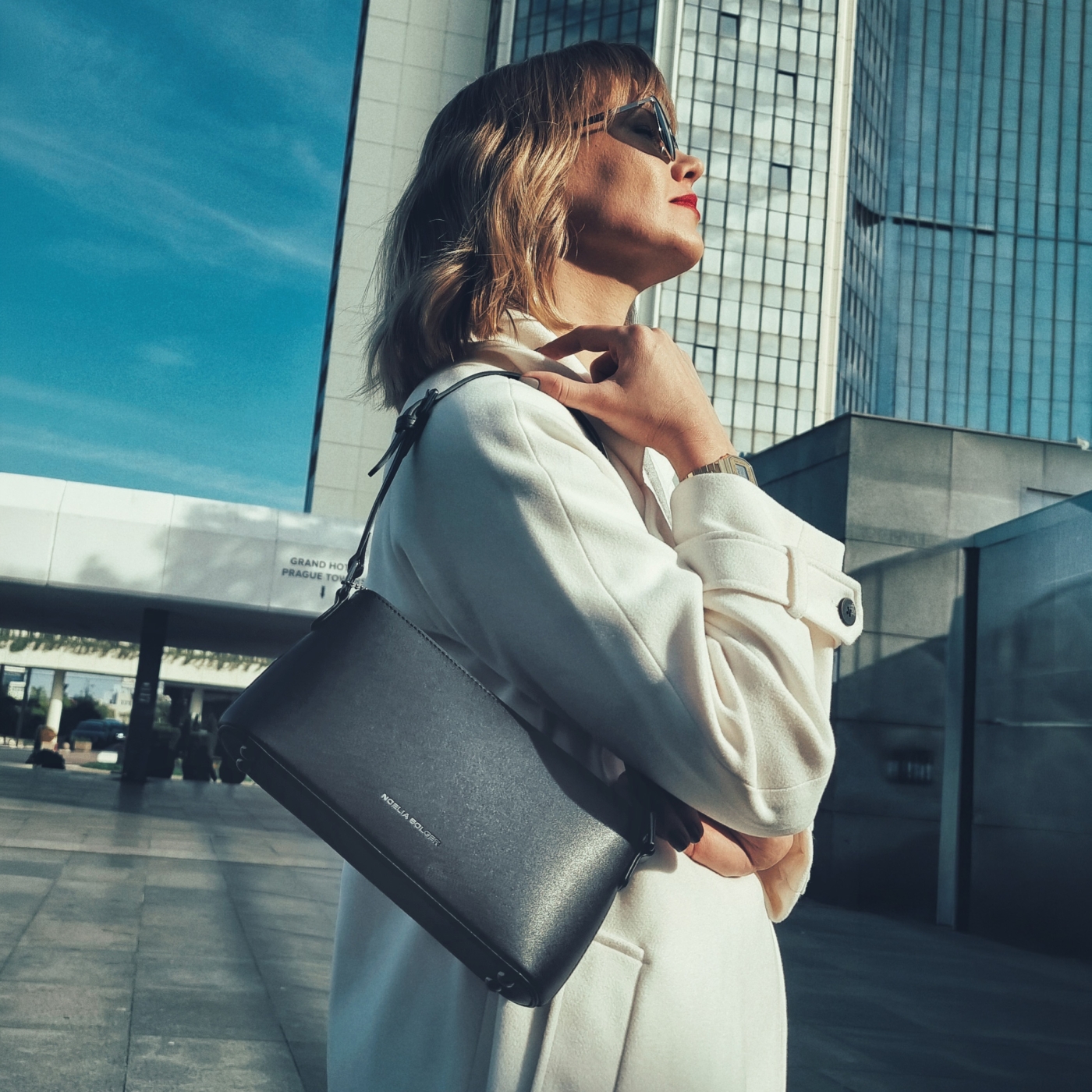 Štýlová dámska kabelka Noelia Bolger materiál kože zapínanie na zips farba čierna veľkosť malá NB 0100 C Lifestyle