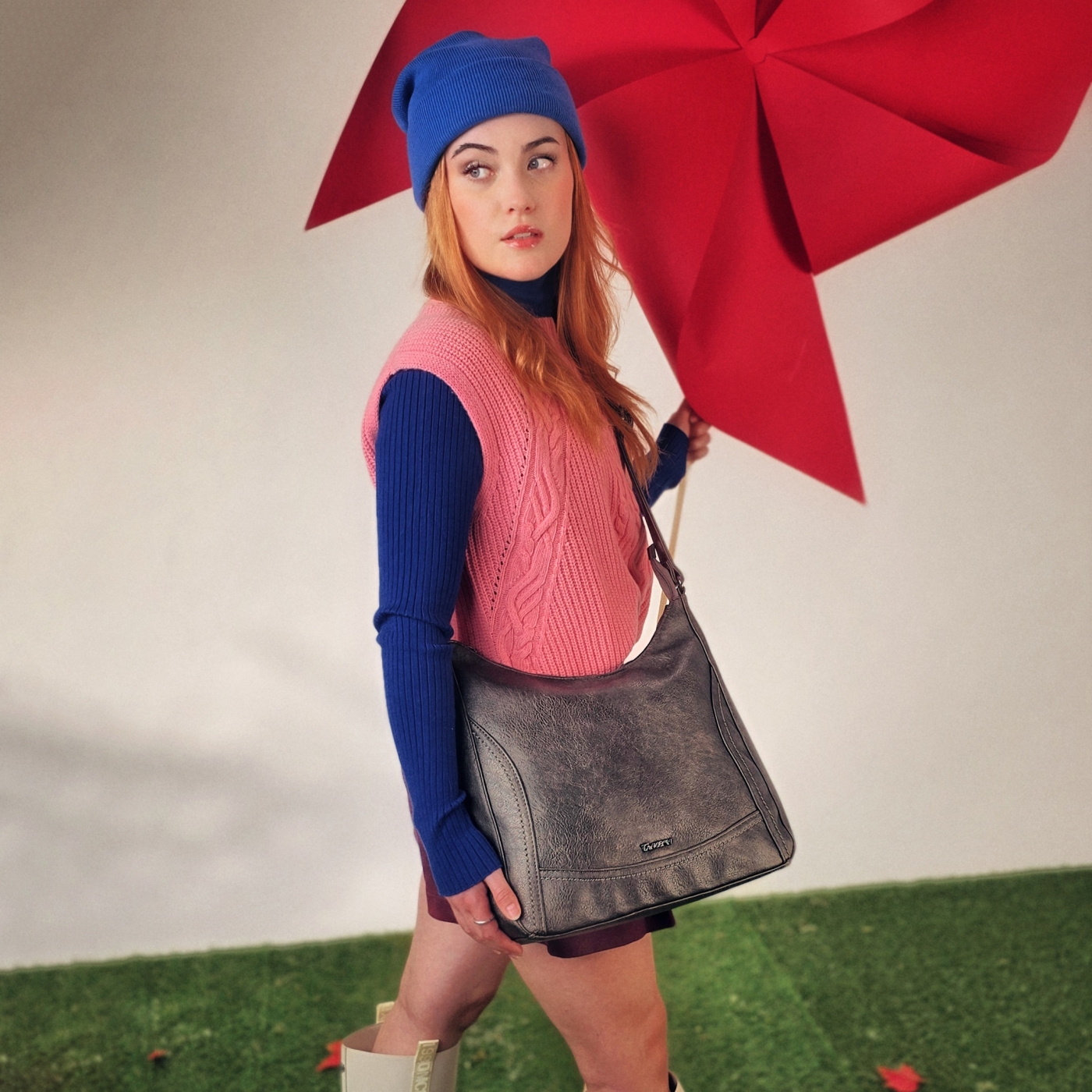 Mestská crossbody kabelka zo syntetickej kože Tangerin materiál syntetická koža zapínanie na zips farba sivá veľkosť stredná 8046 ANT Lifestyle