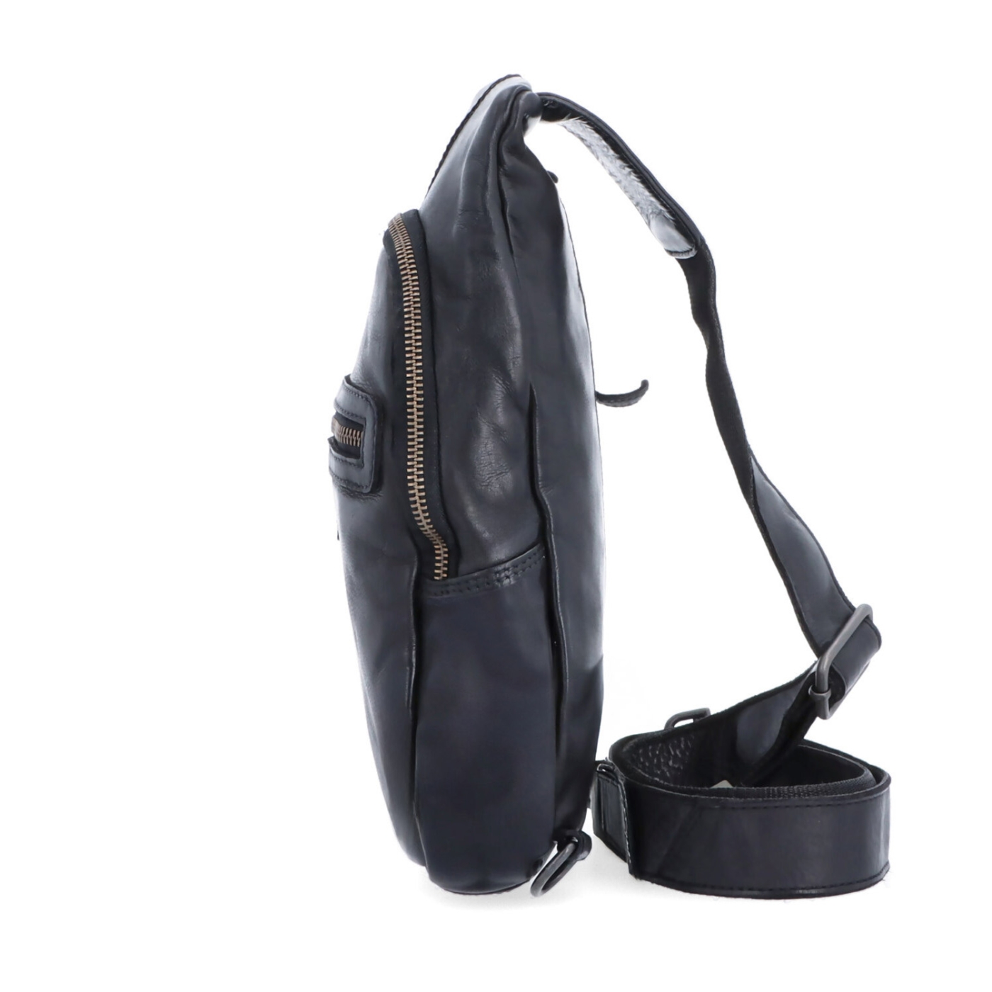 Kožený crossbody bodybag s variabilným nosením Noelia Bolger materiál kože zapínanie na zips farba čierna veľkosť malá NB 2034 C Z boku