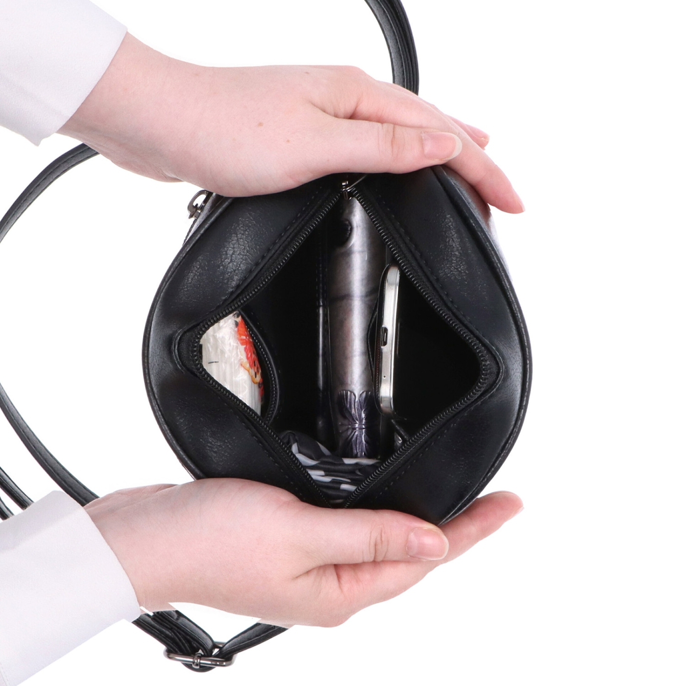 Malá crossbody kabelka s odopínateľným popruhom Le Sands materiál syntetická koža zapínanie na zips farba čierna veľkosť malá 4370 C Vnútro