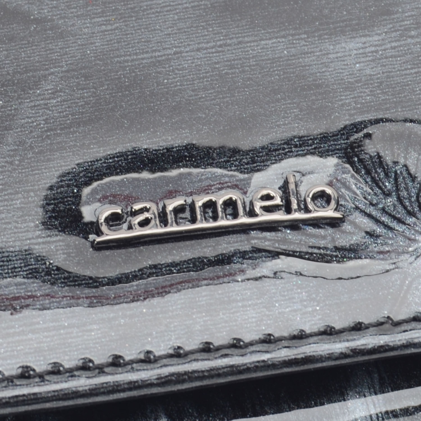 Malá kožená peňaženka Carmelo materiál kože zapínanie na cvok farba čierna veľkosť malá 2105 M C Logo