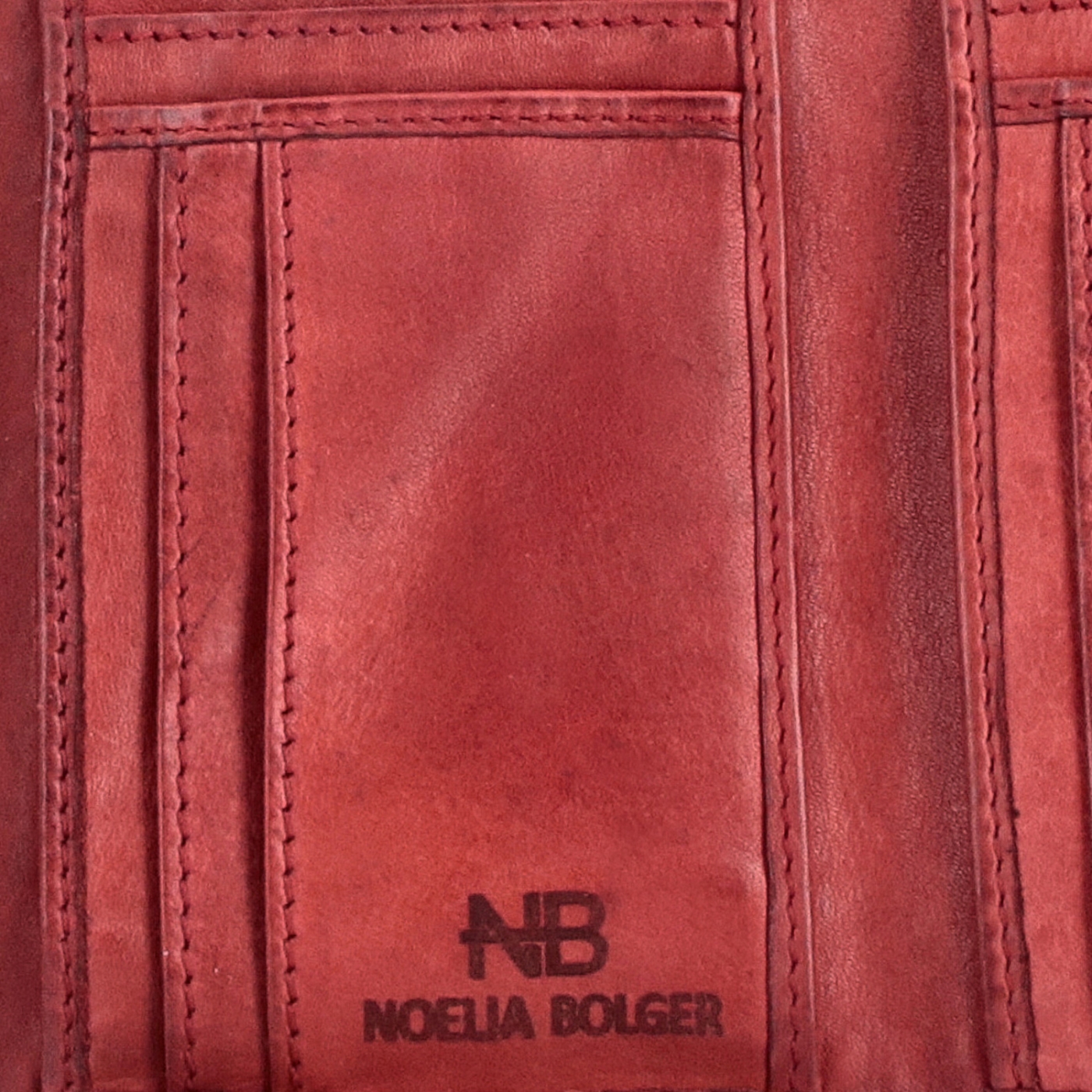 Kompaktná kožená peňaženka s mandalou Noelia Bolger materiál kože zapínanie na cvok farba červená veľkosť stredná 5122 NB CV Logo