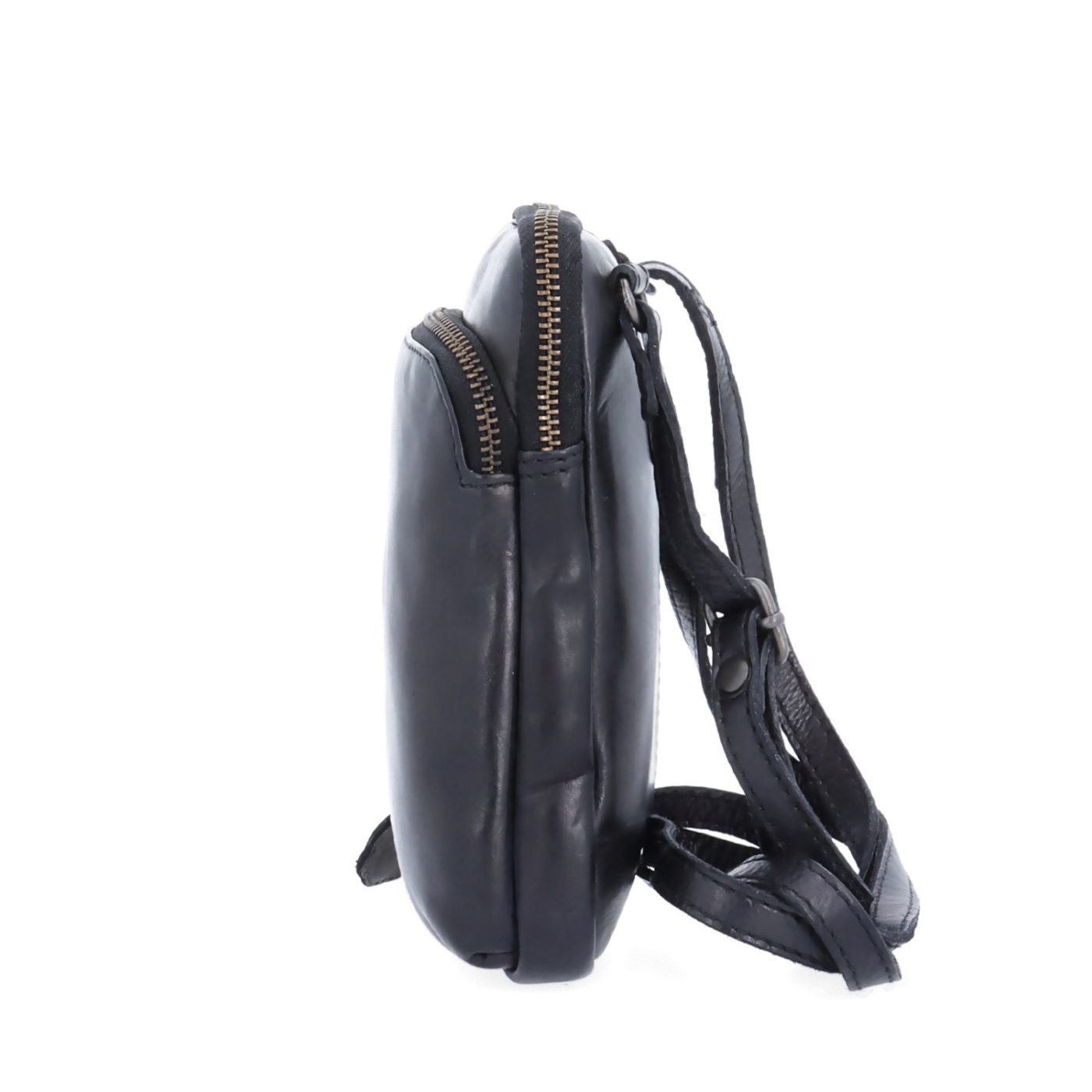 Štýlová kožená crossbody taška Noelia Bolger materiál kože zapínanie na zips farba čierna veľkosť malá NB 2419 C Z boku