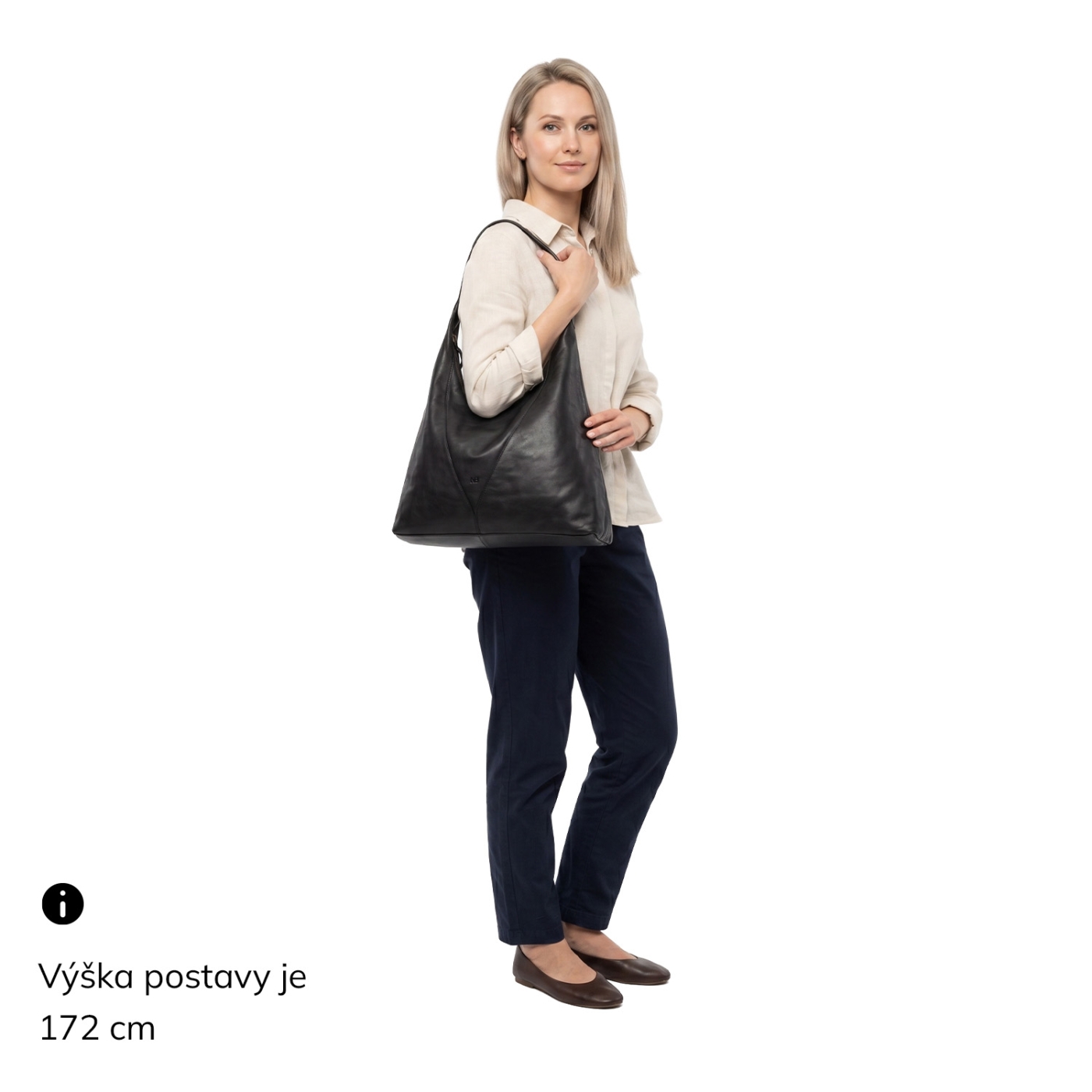 Veľká kožená hobo kabelka cez rameno Noelia Bolger materiál kože zapínanie na zips farba čierna veľkosť veľká NB 2423 C Na postave