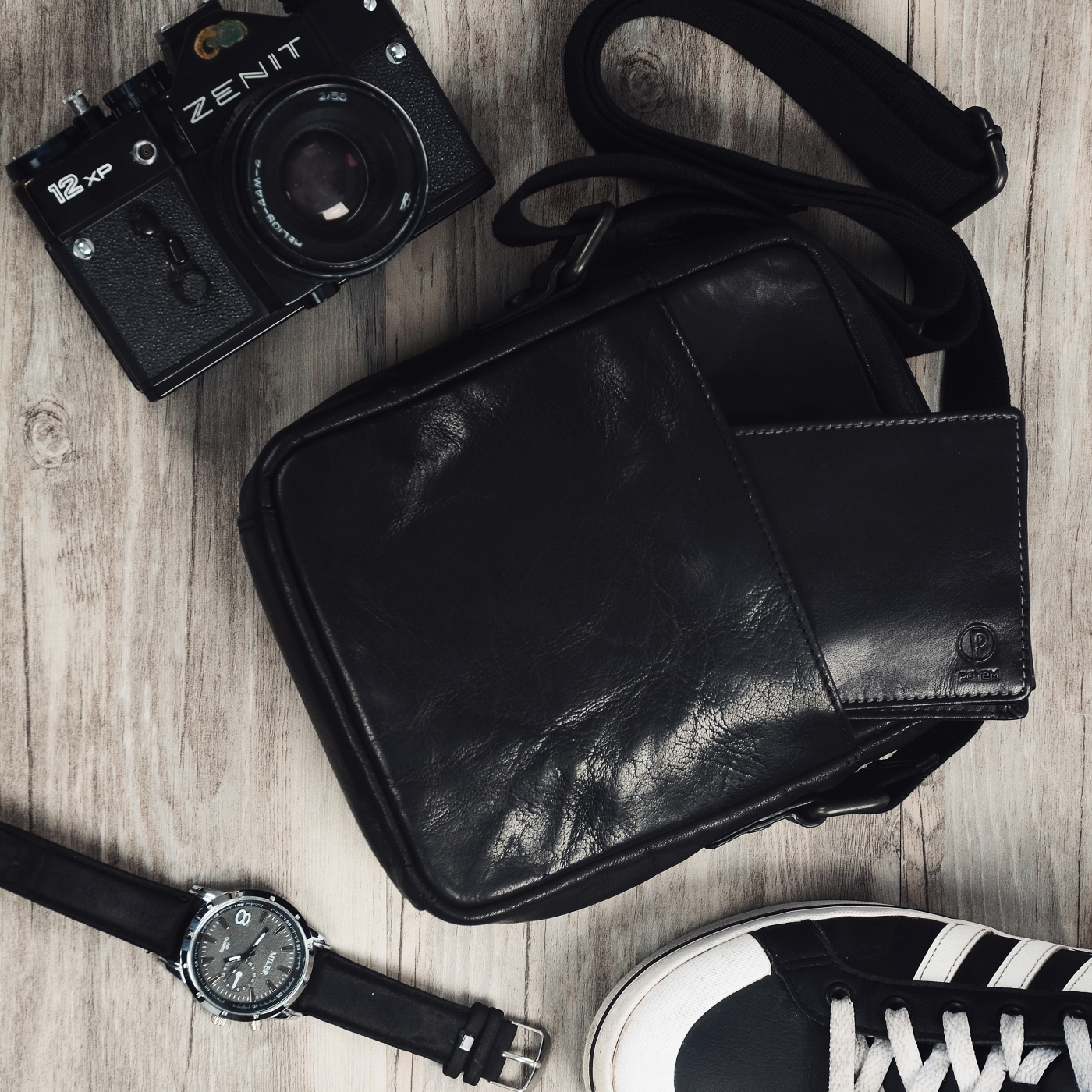 Kožená crossbody taška Poyem materiál kože farba čierna veľkosť malá 2200 Poyem C Lifestyle