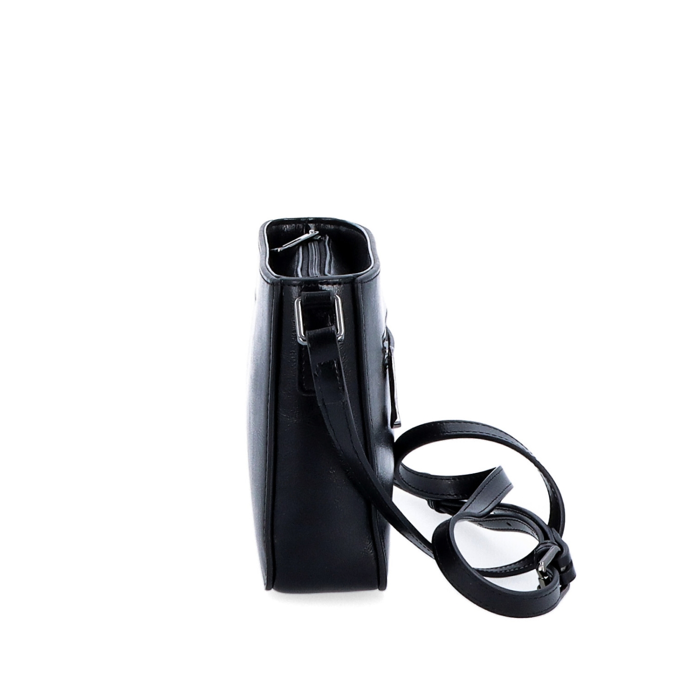Elegantná, pevnejšia kožená crossbody kabelka Noelia Bolger materiál kože zapínanie na zips farba čierna veľkosť malá NB 0103 C Z boku