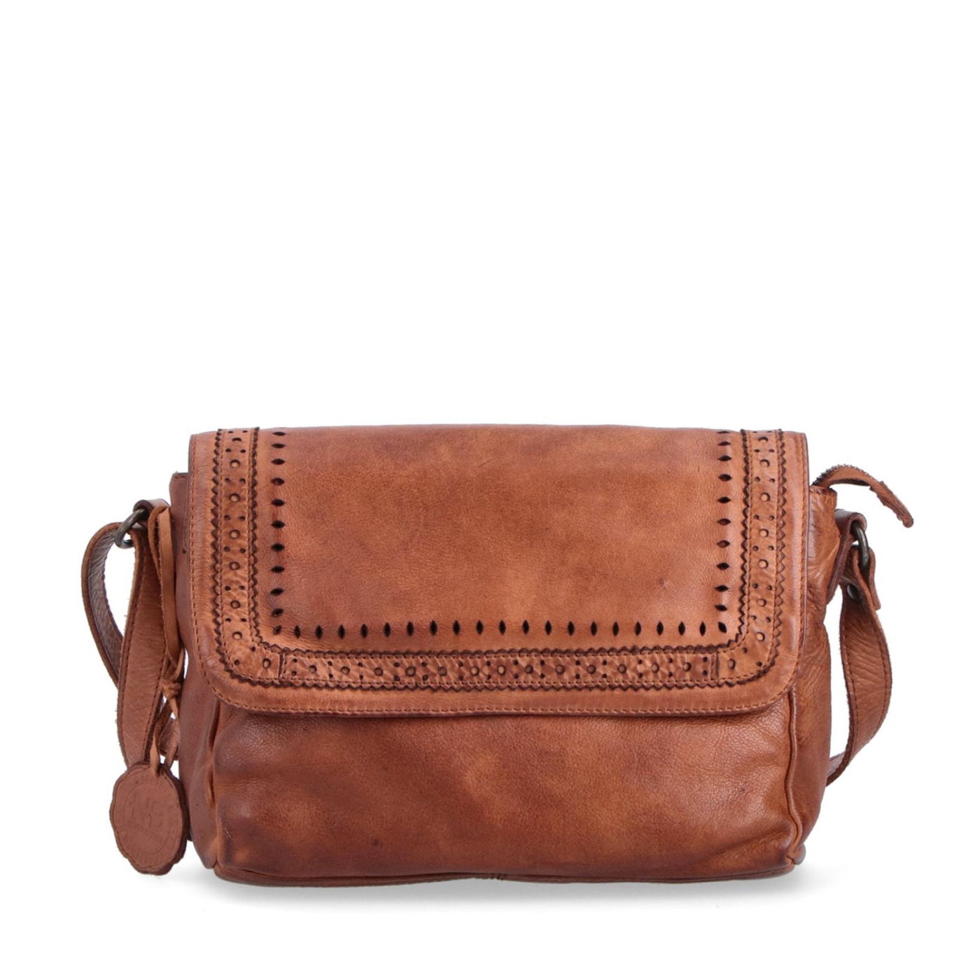 Dizajnová kožená crossbody kabelka s chlopňou Noelia Bolger materiál kože zapínanie na zips farba koňaková veľkosť malá NB 2026 KO Spredu