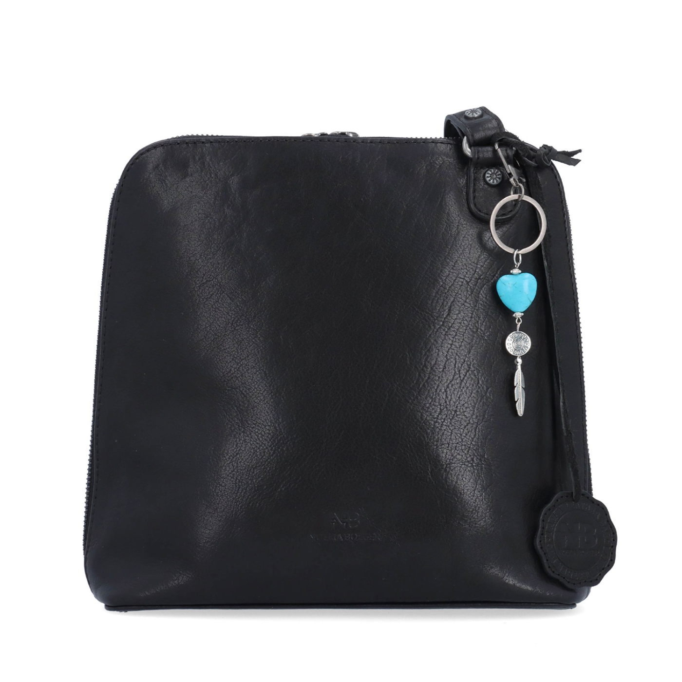 Elegantná kožená crossbody kabelka s príveskom Noelia Bolger materiál kože zapínanie na zips farba čierna veľkosť malá NB 3107 C Spredu