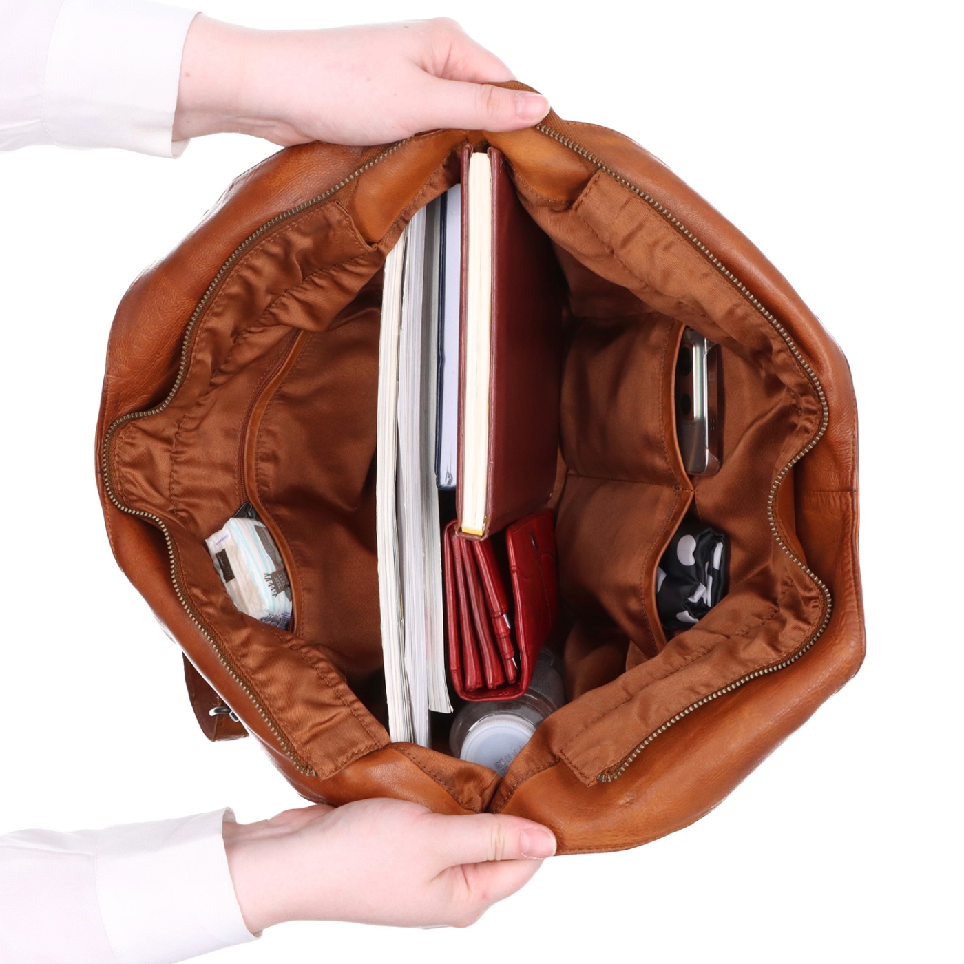 Veľká kožená kabelka s uchami a crossbody popruhom Noelia Bolger materiál kože zapínanie na zips farba koňaková veľkosť veľká NB 2429 KO Vnútro
