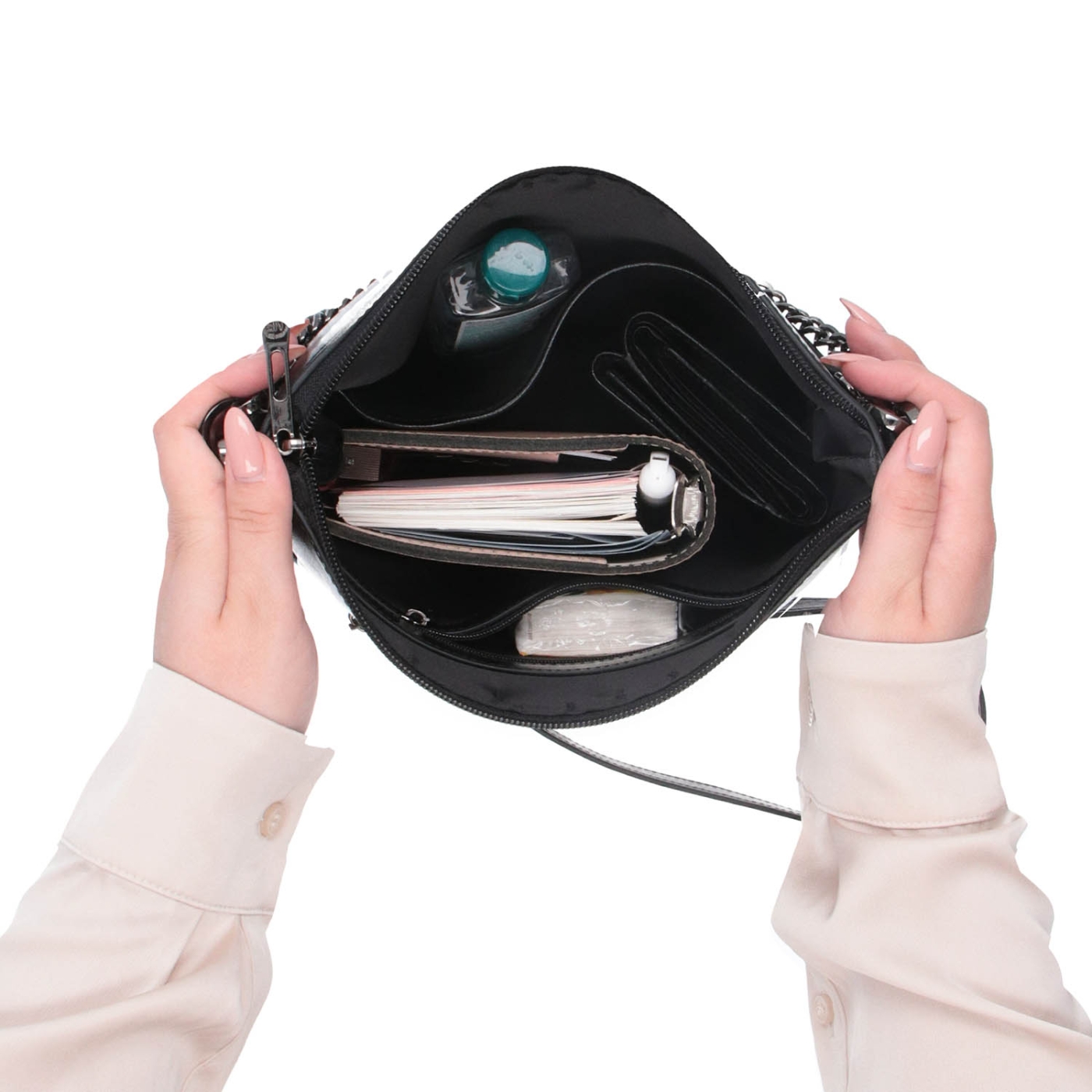 Elegantná kožená crossbody s retiazkou Noelia Bolger materiál kože zapínanie na zips farba biela veľkosť malá NB 0048 OW Vnútro