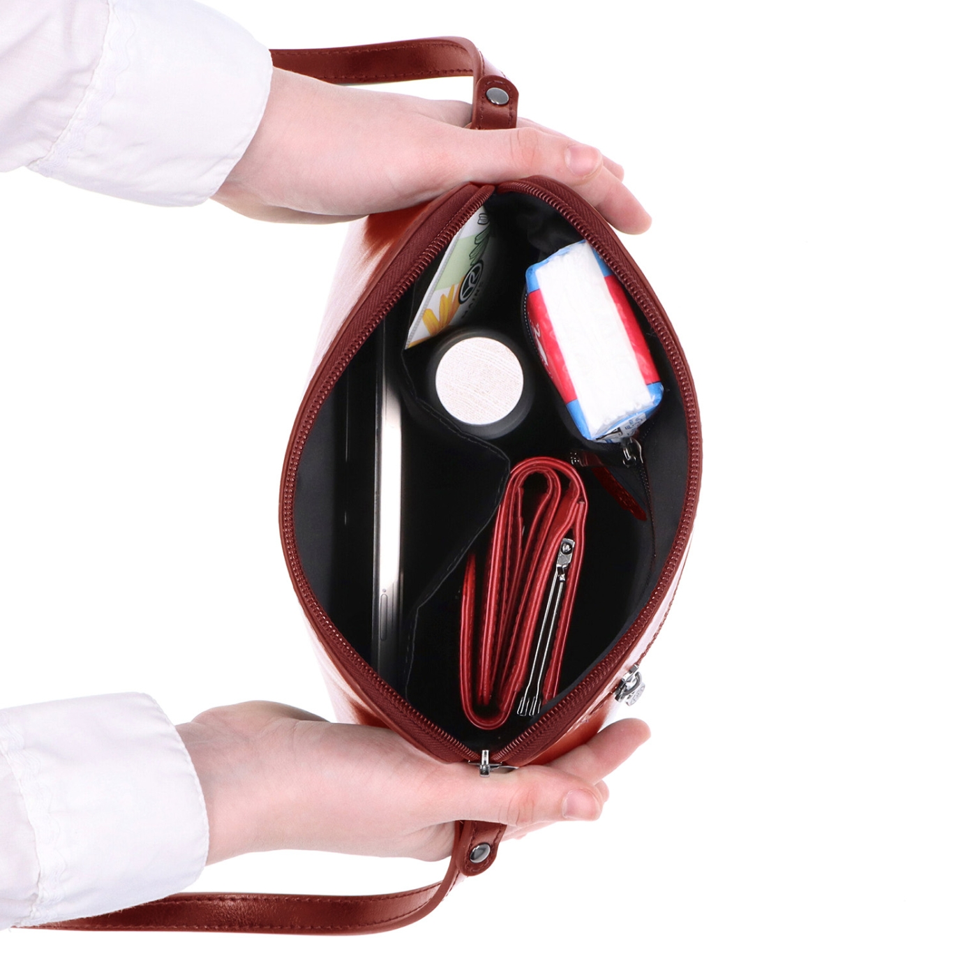 Minimalistická kožená crossbody kabelka na každý deň Noelia Bolger materiál kože zapínanie na zips farba červená veľkosť malá NB 0116 TCV Vnútro