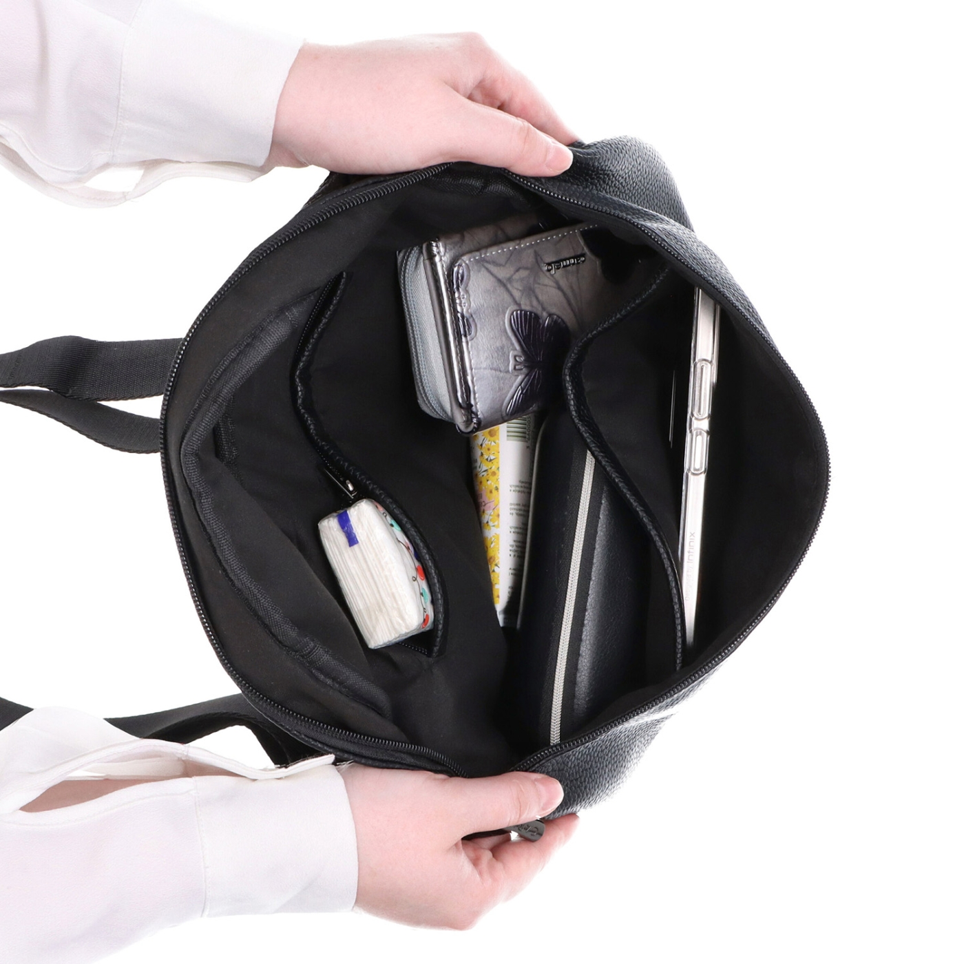Ľadvinka zo syntetickej kože Carmelo materiál syntetická koža zapínanie na zips farba čierna veľkosť stredná 4320 C Vnútro
