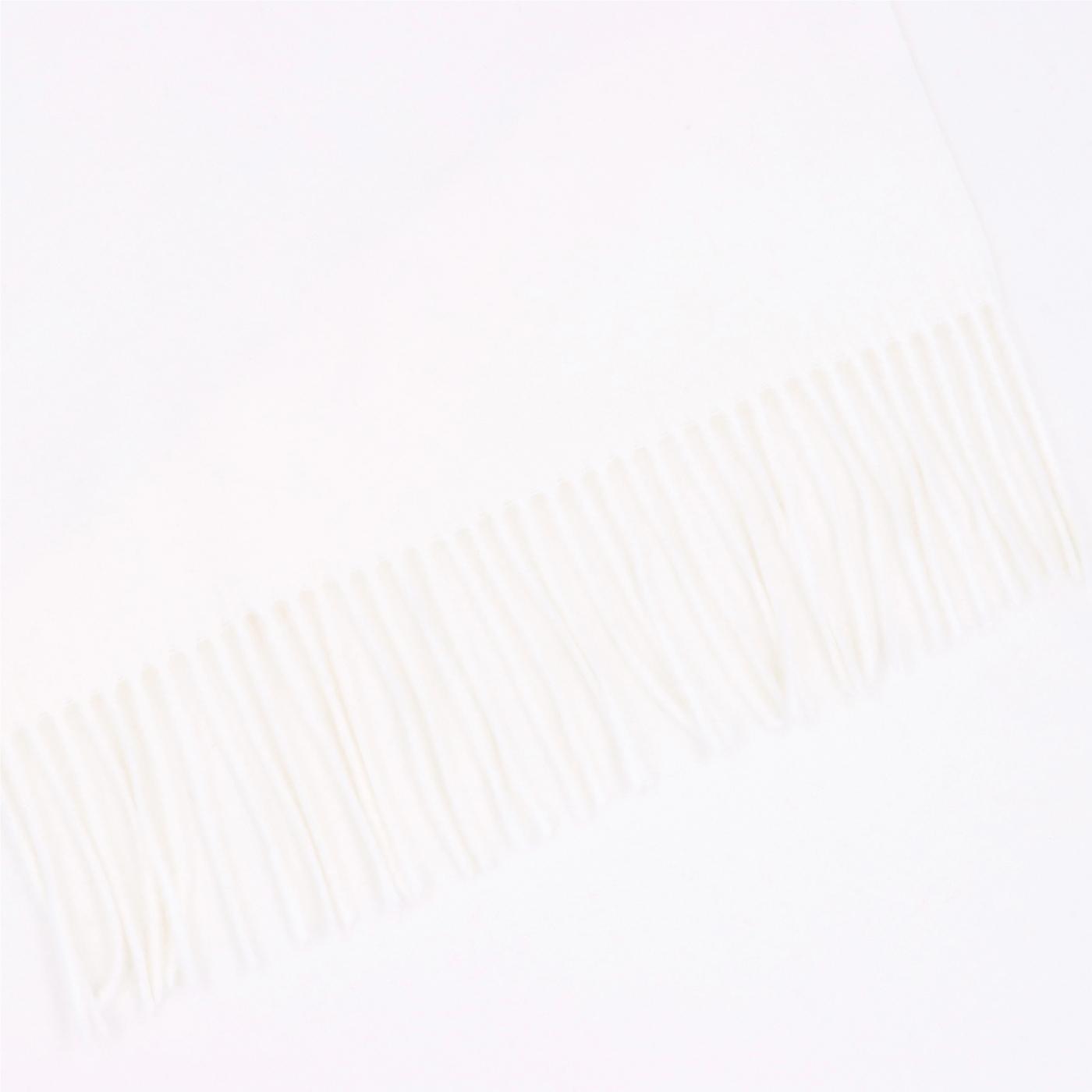 Elegantný jednofarebný šál so strapcami Noelia Bolger materiál Polyester s prímesou vlny farba biela KZ003 - 02