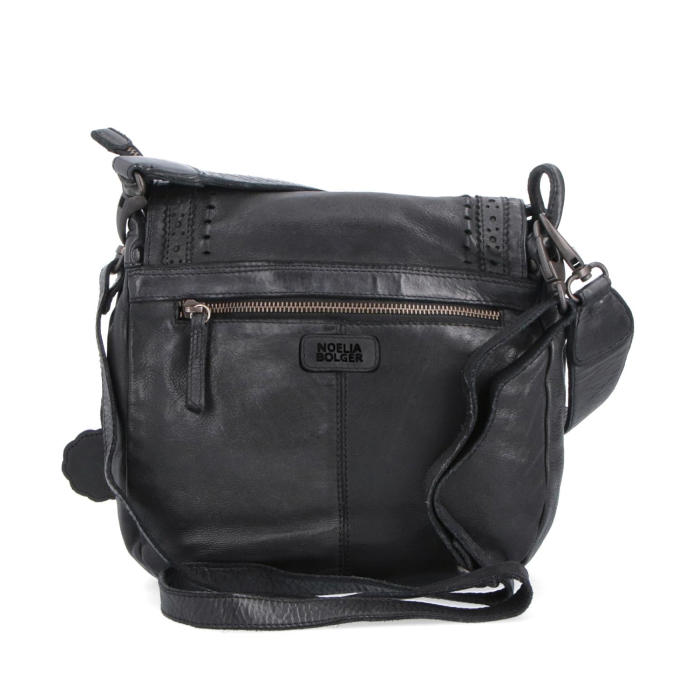 Kožená crossbody kabelka so zdobenou chlopňou Noelia Bolger materiál kože zapínanie s chlopňou farba čierna veľkosť stredná NB 2030 C Zozadu