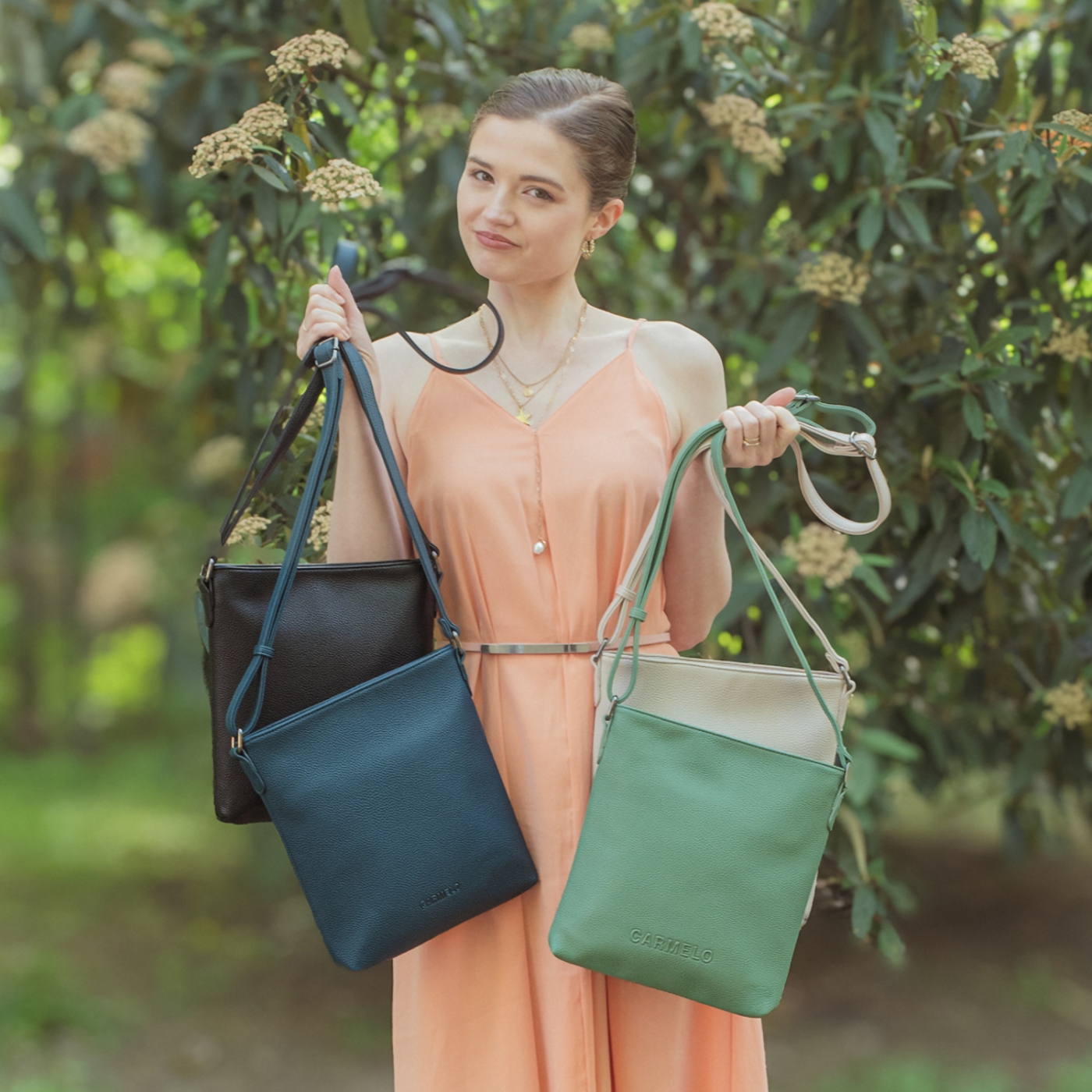 Crossbody kabelka so zipsom Carmelo materiál syntetická koža zapínanie na zips farba zelená veľkosť malá 4324 SZE Lifestyle