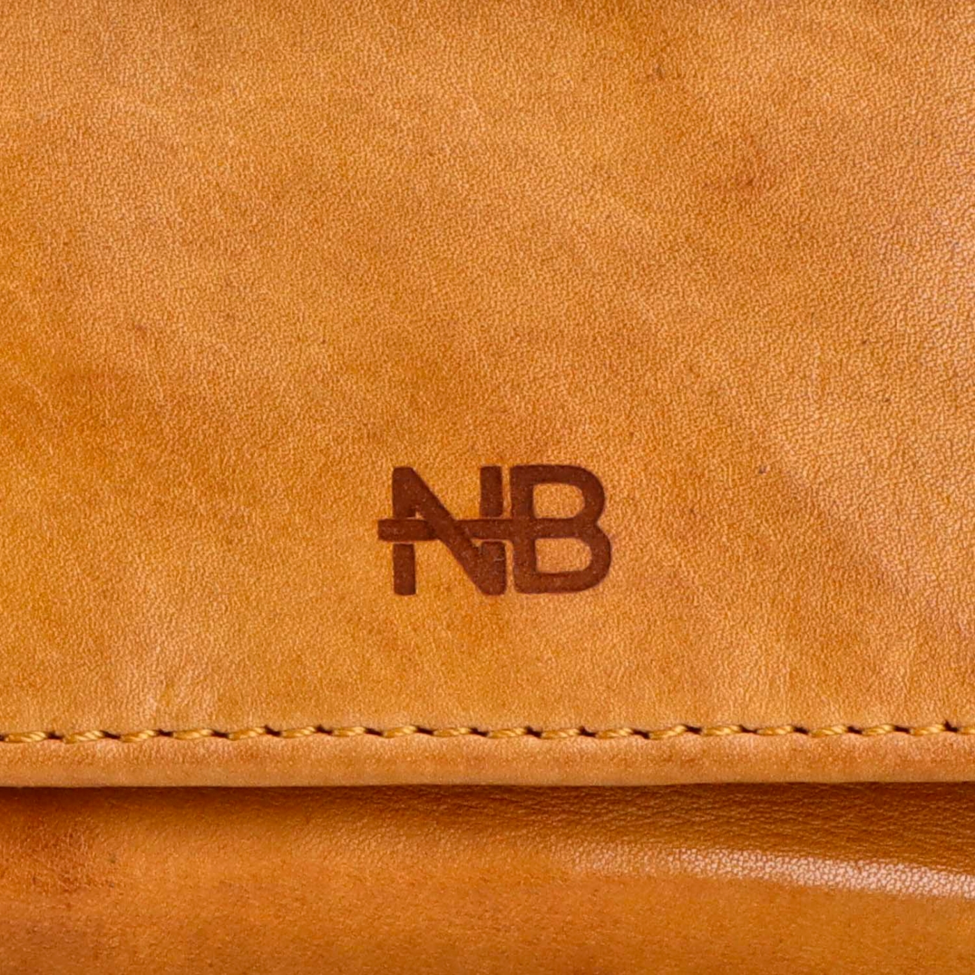 Malá kožená peňaženka s čistým dizajnom Noelia Bolger materiál kože zapínanie na cvok farba žltá veľkosť malá 5134 NB ZLU Logo