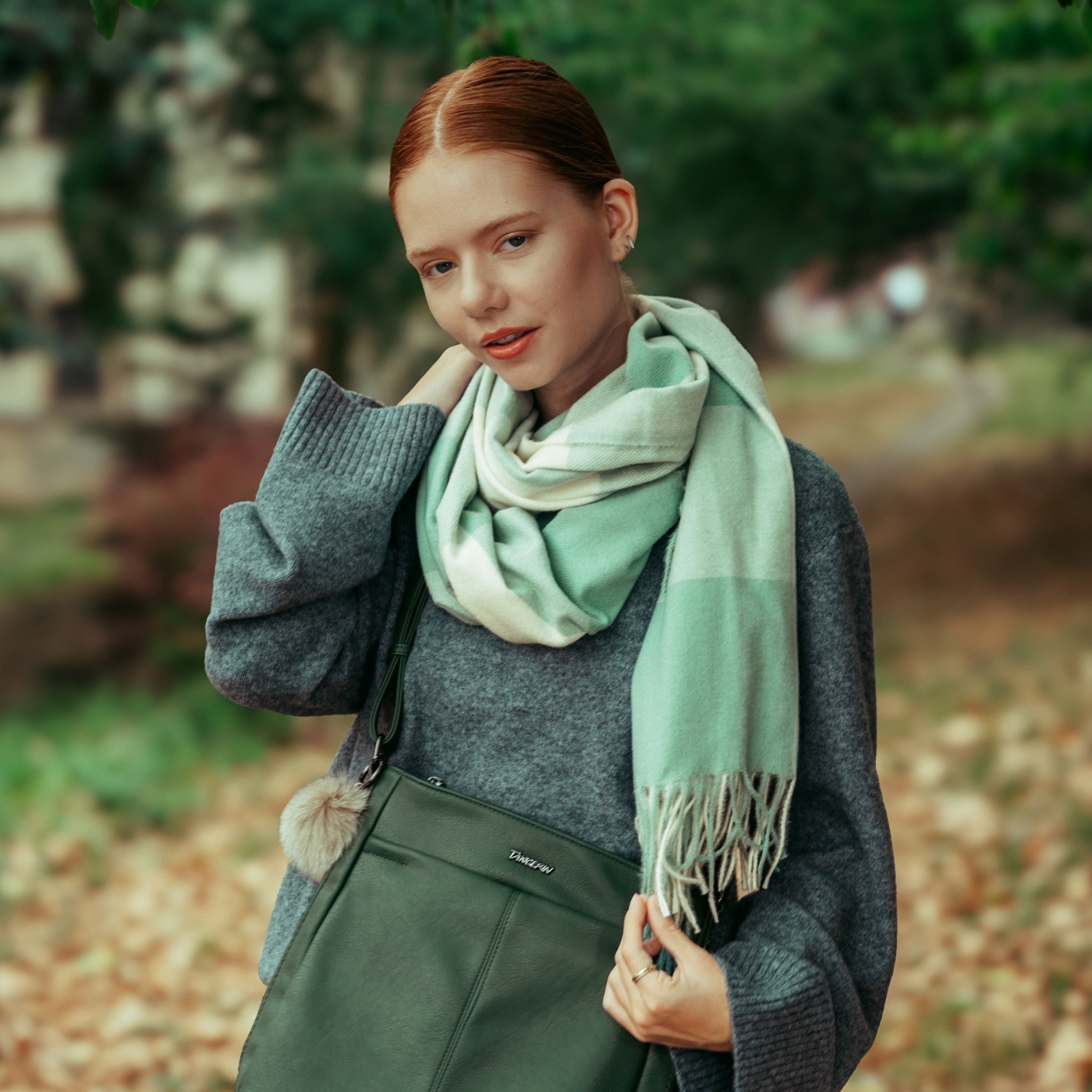 Príjemný šál s károvaným vzorom Noelia Bolger materiál Polyester s prímesou vlny farba zelená KZ001 - 02 Lifestyle