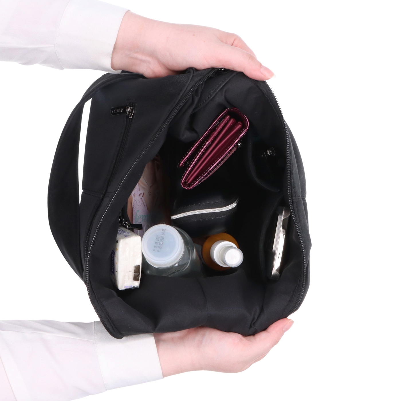 Elegantní kabelka přes rameno s ozdobnou karabinou Carmelo materiál syntetická koža zapínanie na zips farba hnedá veľkosť stredná 4658 TH Vnútro