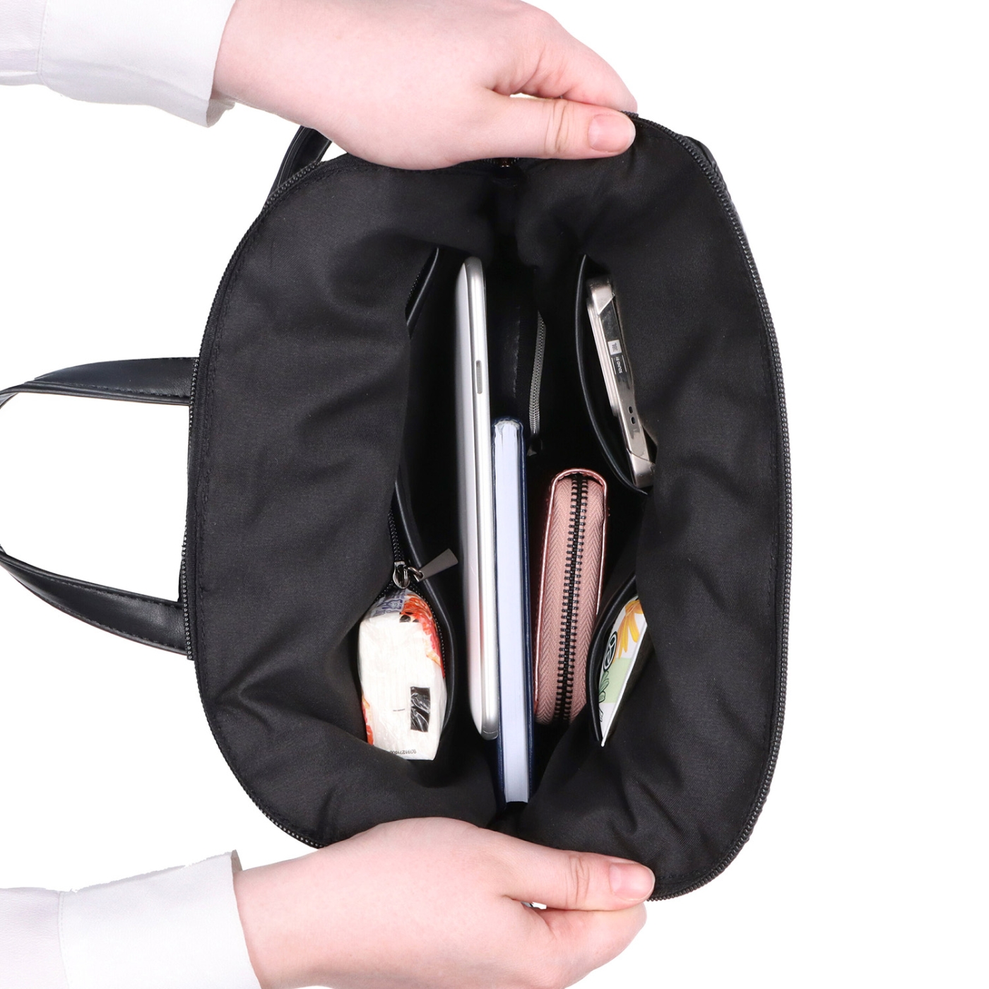 Prešívaný batoh z nadýchaného nylonu Carmelo materiál nylon zapínanie na zips farba zelená veľkosť stredná 4384 ZE Vnútro