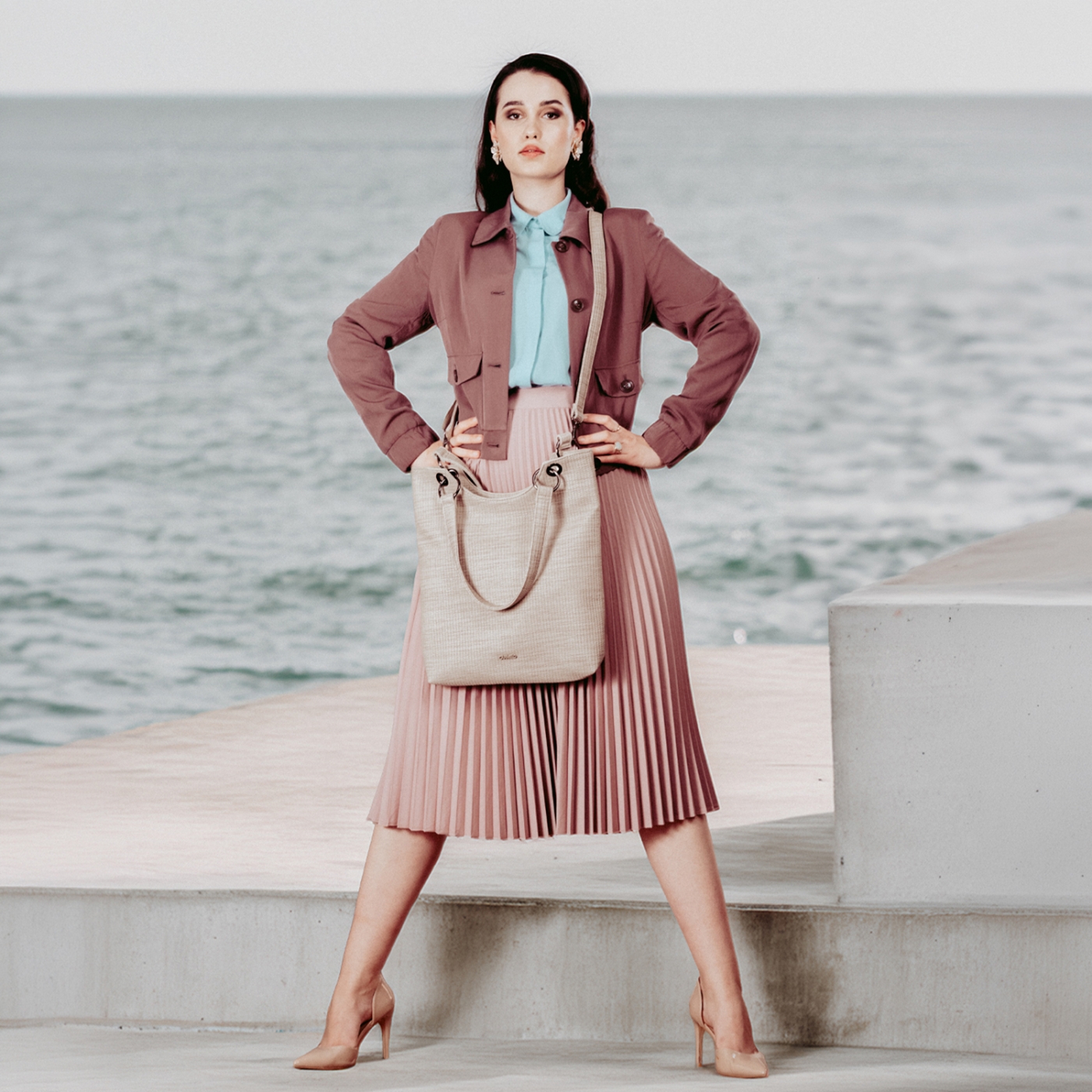 Mestská kabelka s odnímateľným crossbody popruhom Carmelo materiál syntetická koža zapínanie na zips farba béžová veľkosť stredná 4395 BE Lifestyle