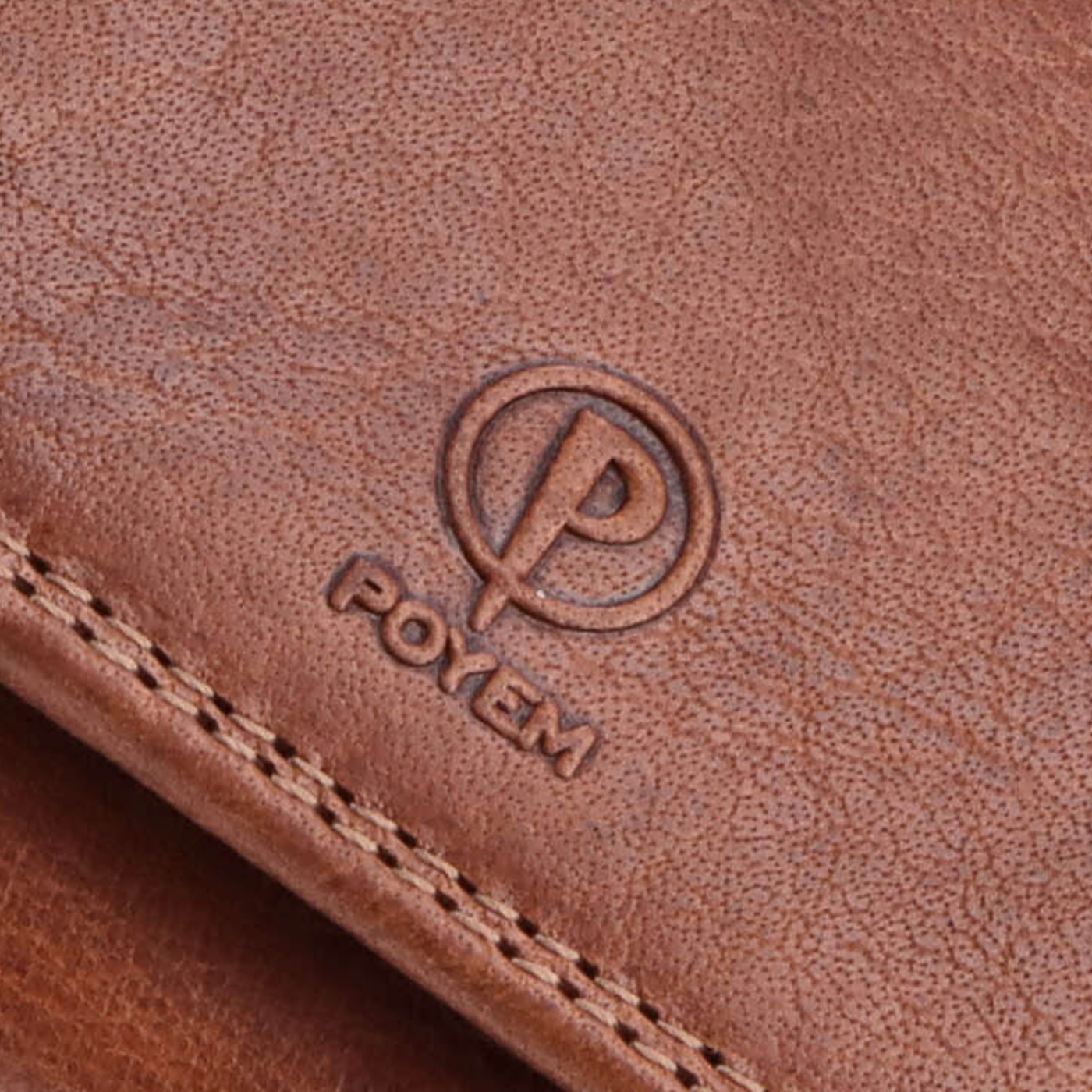 Praktická kožená peňaženka Poyem materiál kože zapínanie na cvok farba koňaková veľkosť malá 5216 Poyem KO Logo