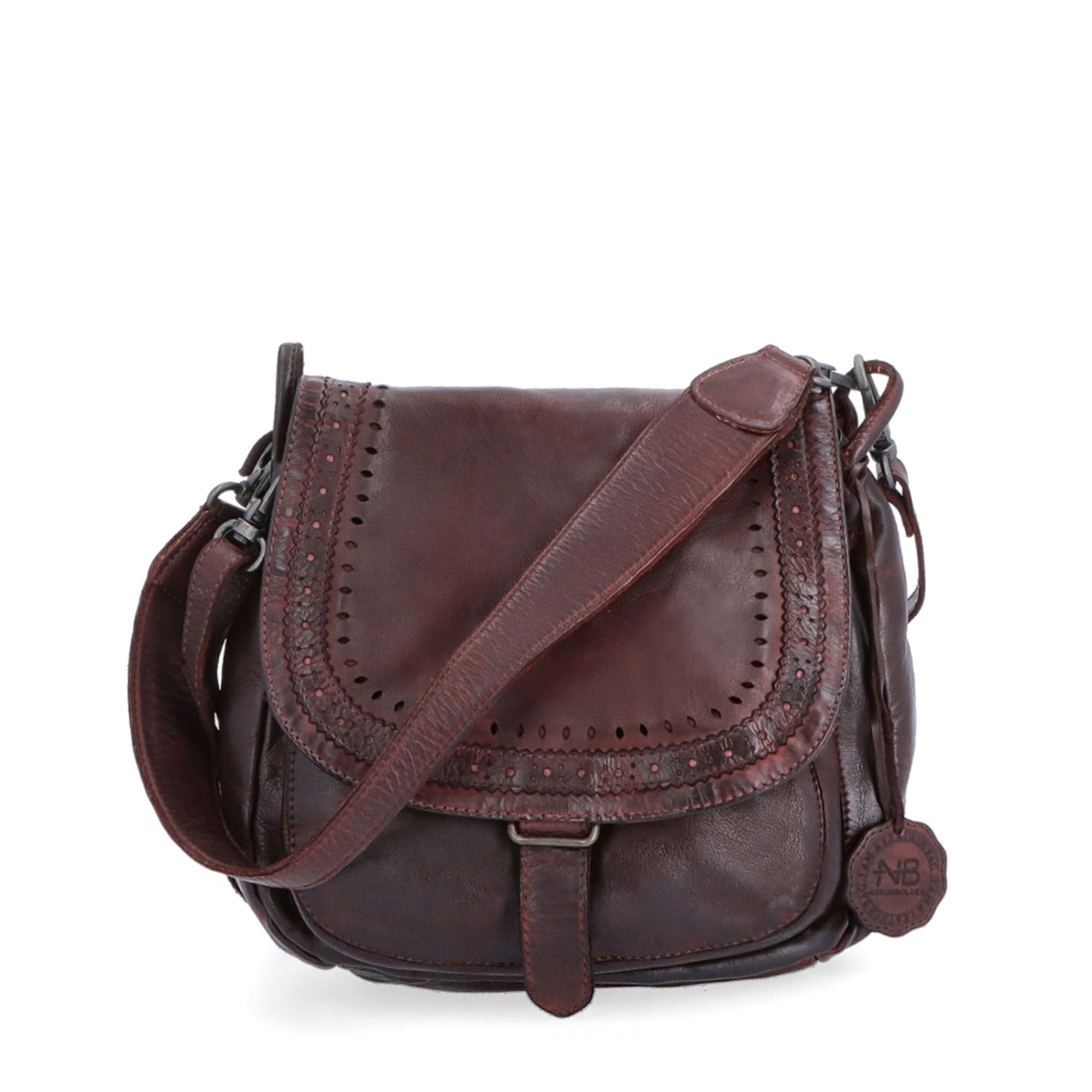 Kožená crossbody kabelka so zdobenou chlopňou Noelia Bolger materiál kože zapínanie s chlopňou farba vínová veľkosť stredná NB 2030 BO Spredu