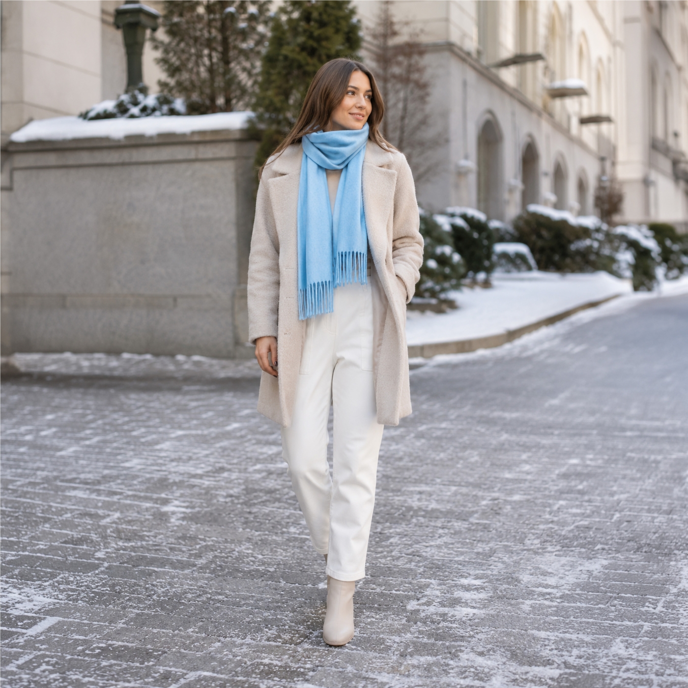 Elegantný jednofarebný šál so strapcami Noelia Bolger materiál Polyester s prímesou vlny farba modrá KZ003 - 06