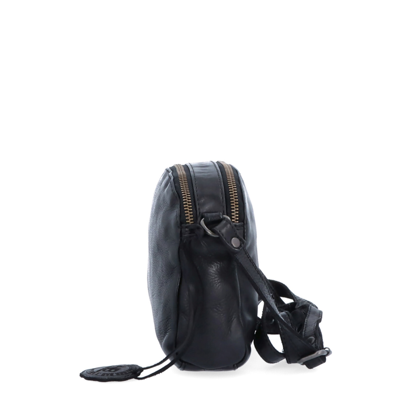 Kvalitná kožená crossbody kabelka Noelia Bolger materiál kože zapínanie na zips farba čierna veľkosť malá NB 2408 C Z boku