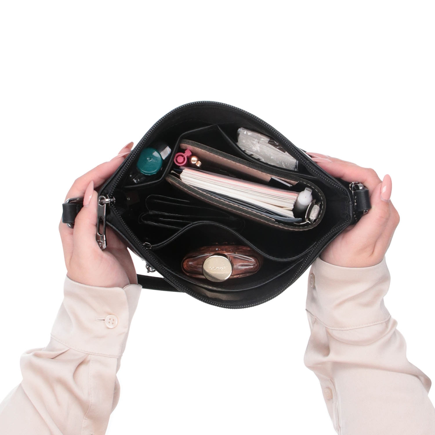 Crossbody z pravej kože Noelia Bolger materiál kože zapínanie na zips farba čierna veľkosť malá NB 0052 C Vnútro