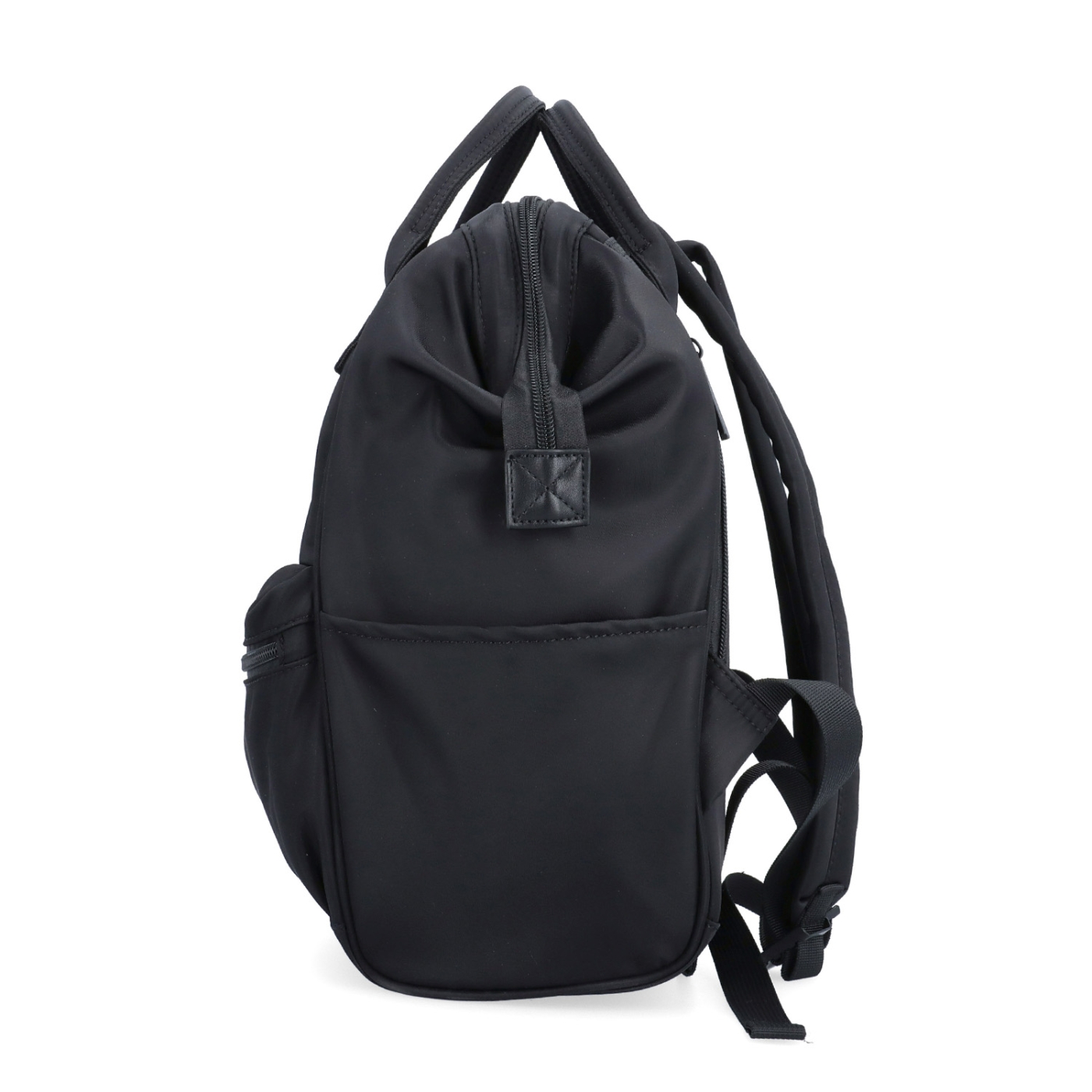 Praktický dámsky batoh na každodenné použitie Carmelo materiál nylon zapínanie na zips farba čierna veľkosť stredná 6611 C Z boku