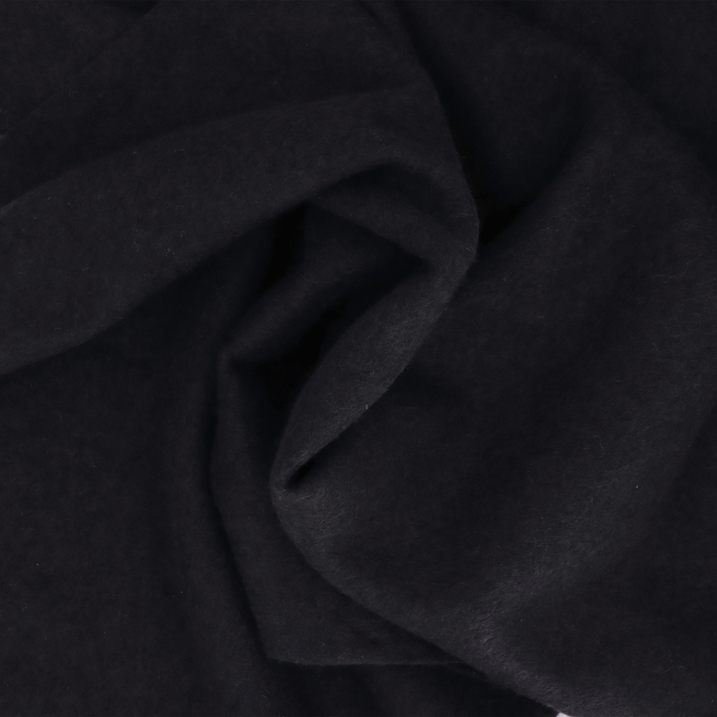 Elegantný jednofarebný šál so strapcami Noelia Bolger materiál Polyester s prímesou vlny farba čierna KZ003 - 01