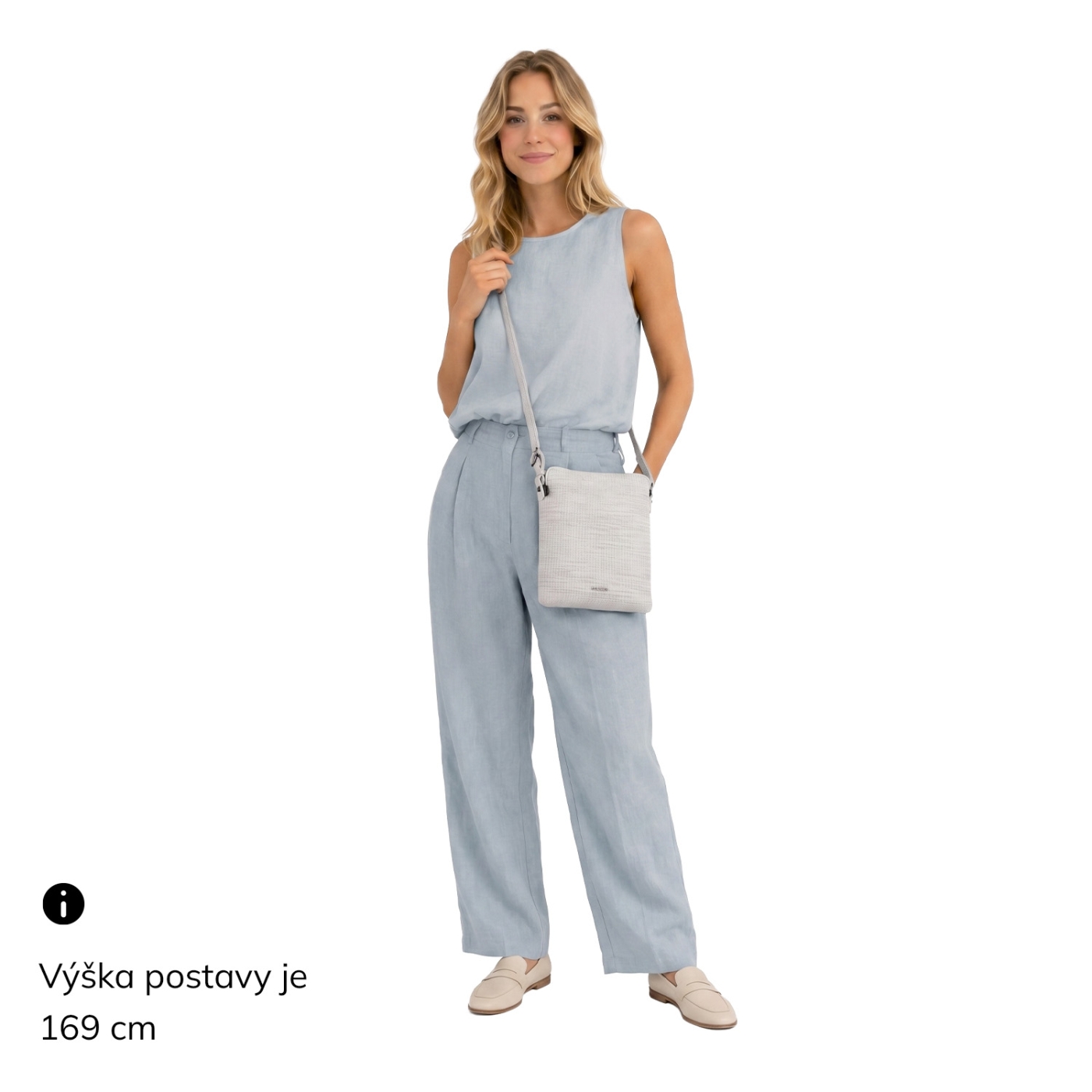 Minimalistická crossbody kabelka s jemným vzorom Carmelo materiál syntetická koža zapínanie na zips farba béžová veľkosť malá 4397 K Na postave