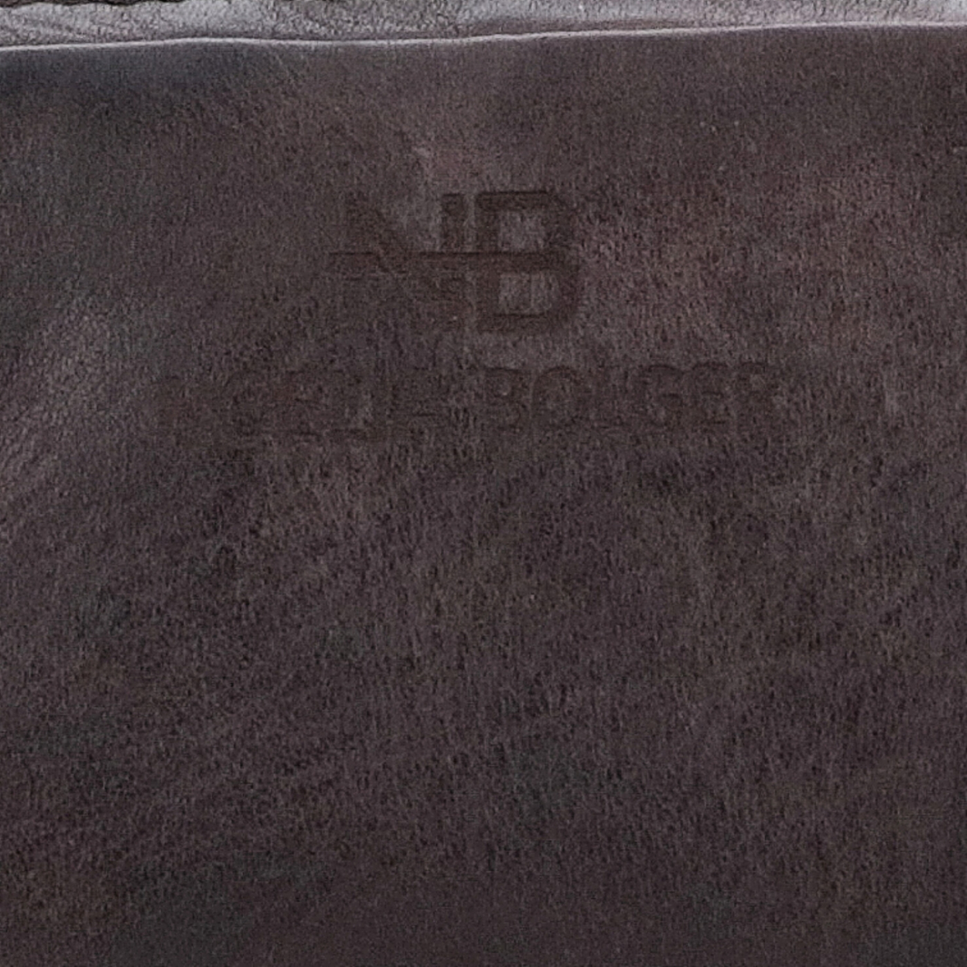Kožená kľúčenka so zaobleným tvarom Noelia Bolger materiál kože zapínanie na zips farba hnedá veľkosť malá 5128 NB H Logo
